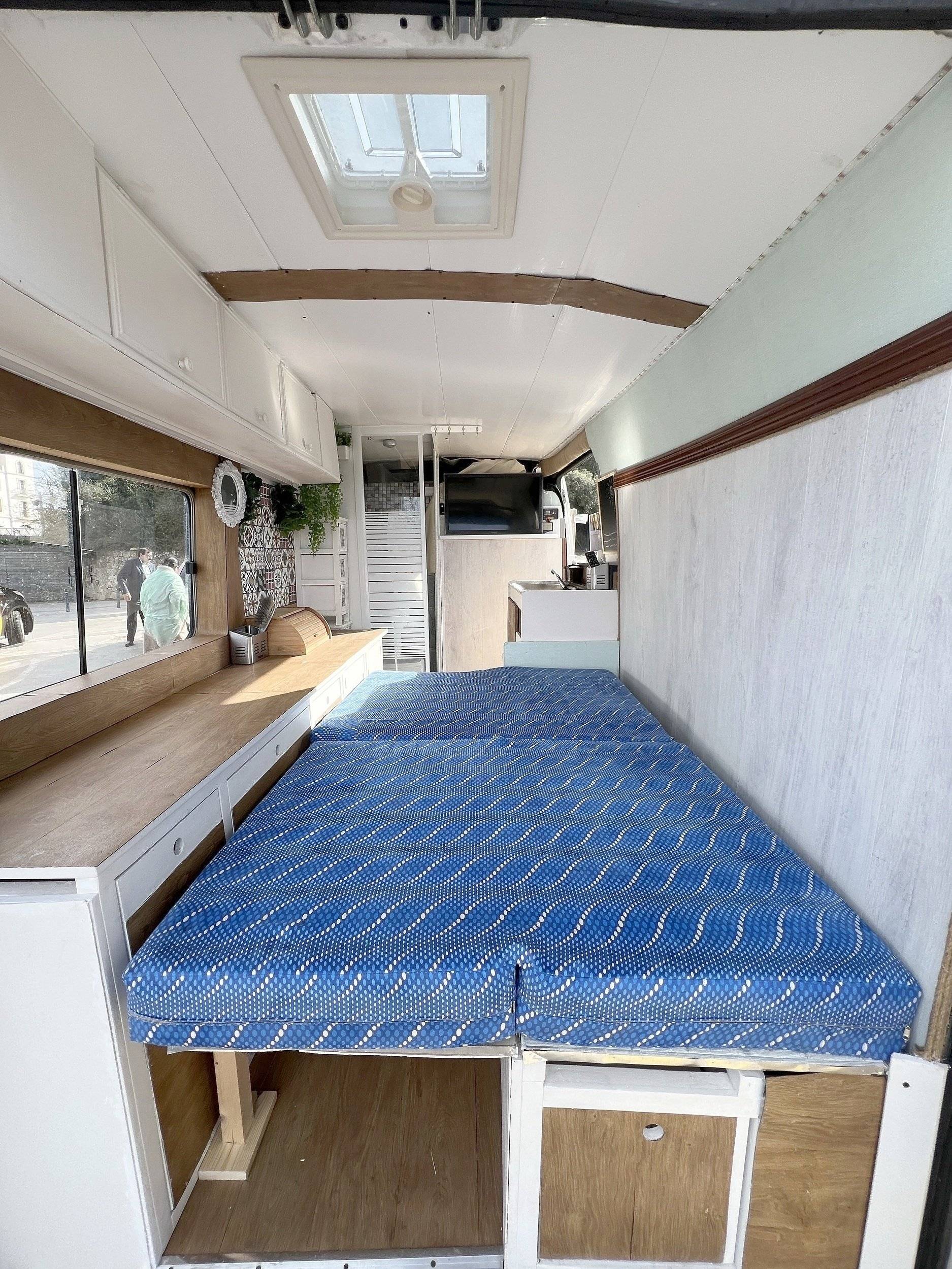 Slaapplaatsen Peugeot Boxer Furgon Pack 335 L3 H2 BHDI 140 S&amp;S 6 Vel. MA - Yescapa