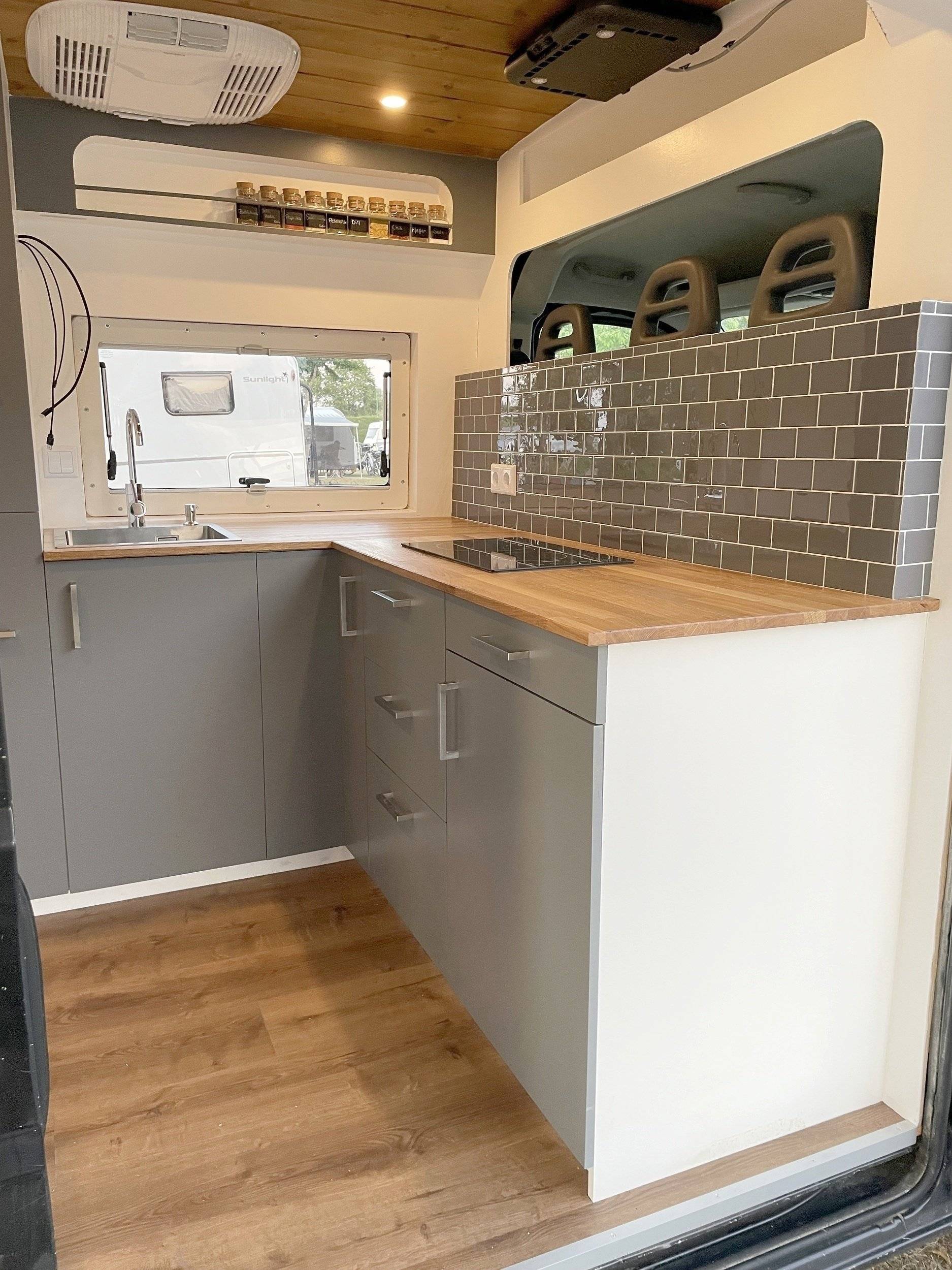 Sunlight Citroën jumper