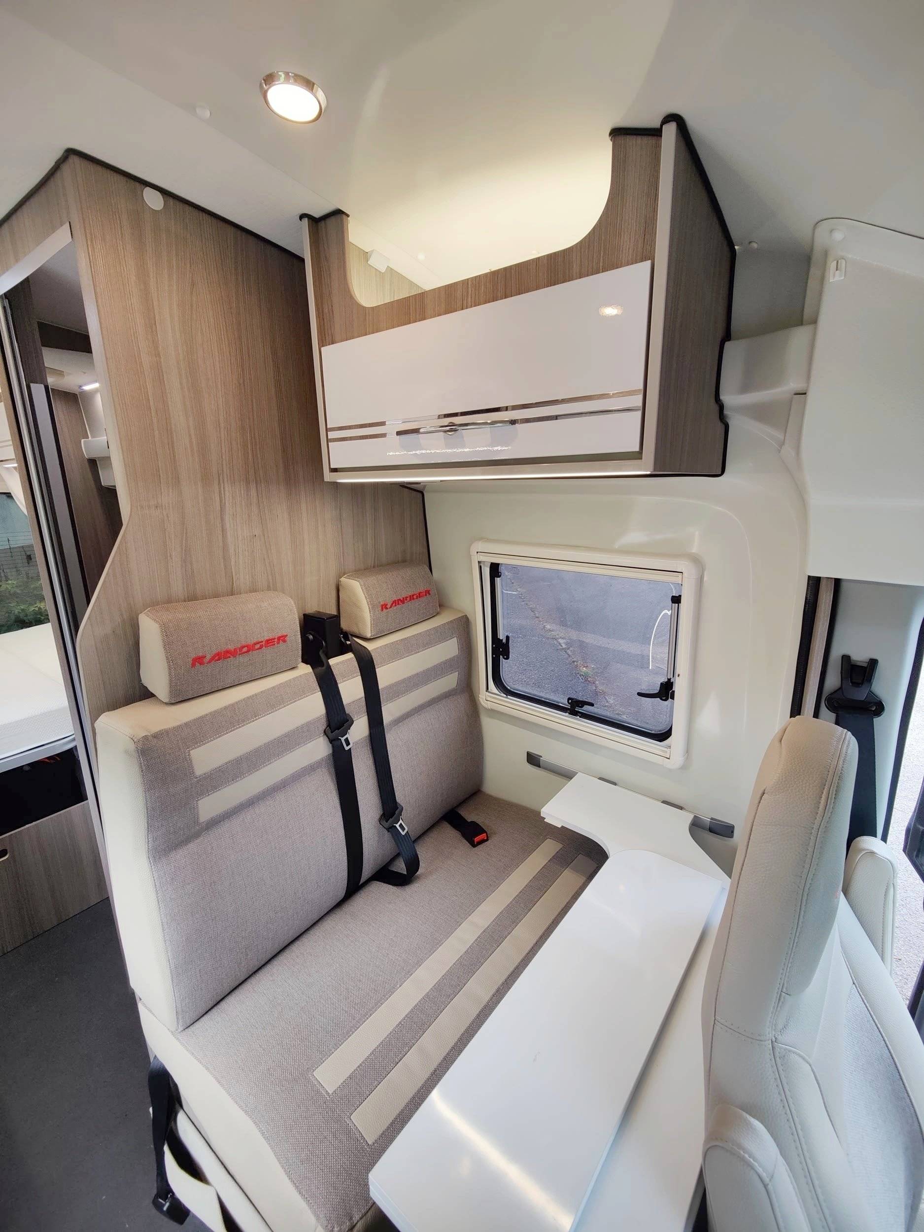 Comedor Ford TRANSIT 170 CV - Yescapa