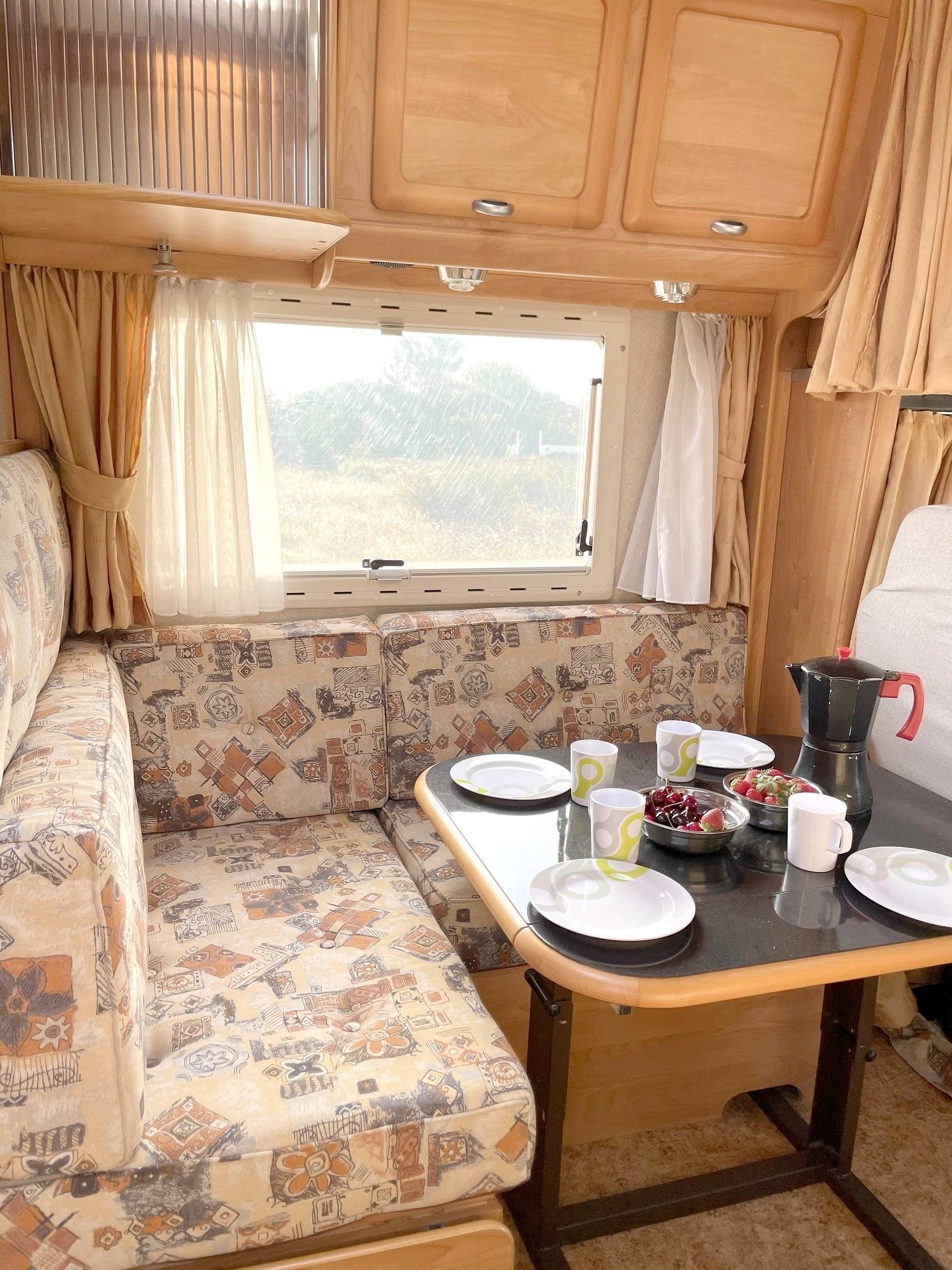 Coin repas Mercedes Sprinter 2.8 TDI - Yescapa