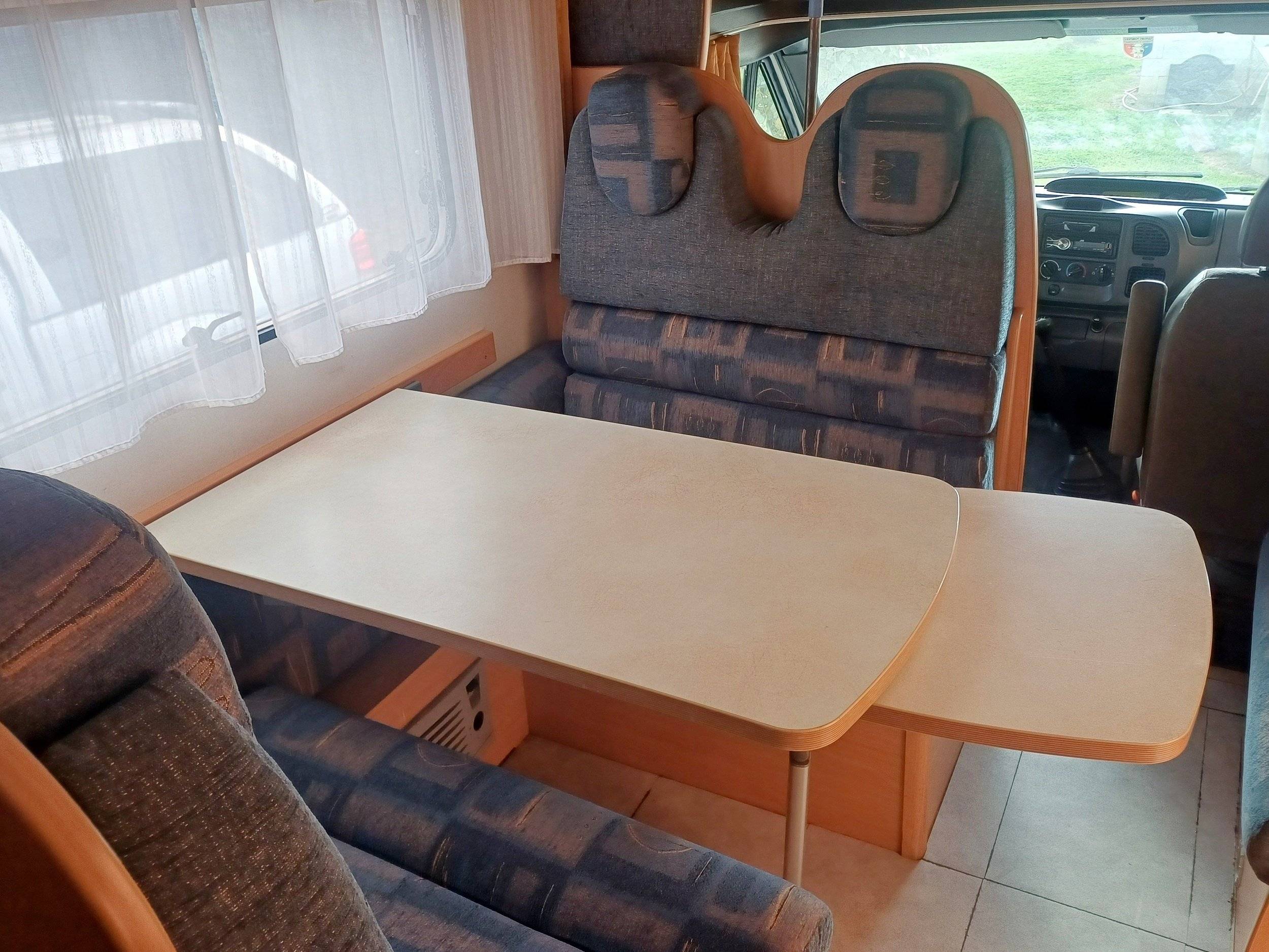 Área de jantar Ford - Yescapa