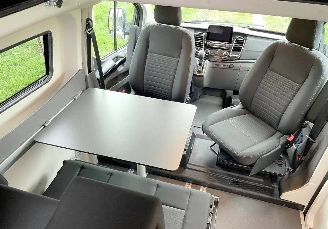 Área de jantar Ford Ford Transit Custom - Yescapa