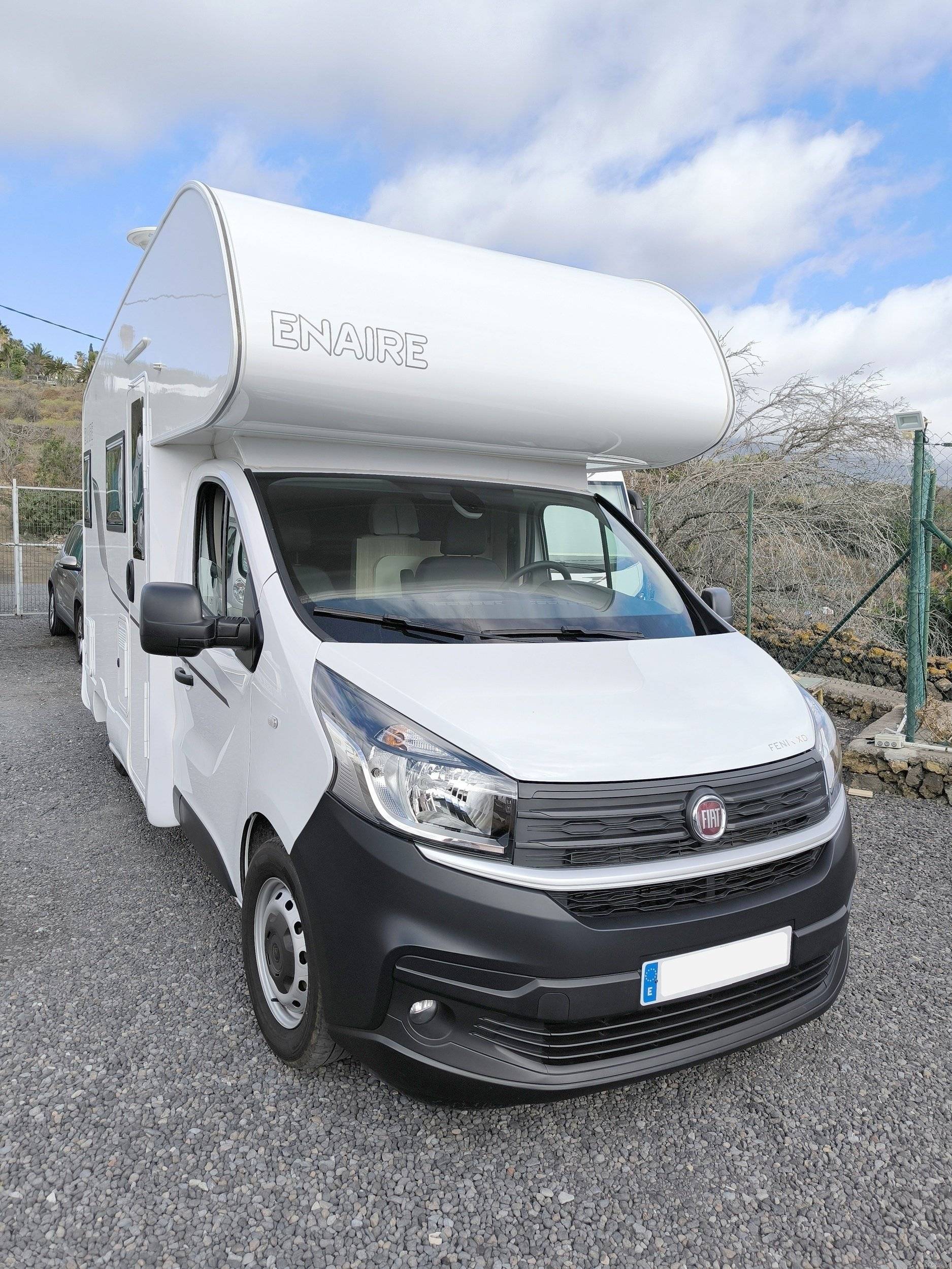 Vista frontale a ¾ Fiat Fenix XD - Yescapa