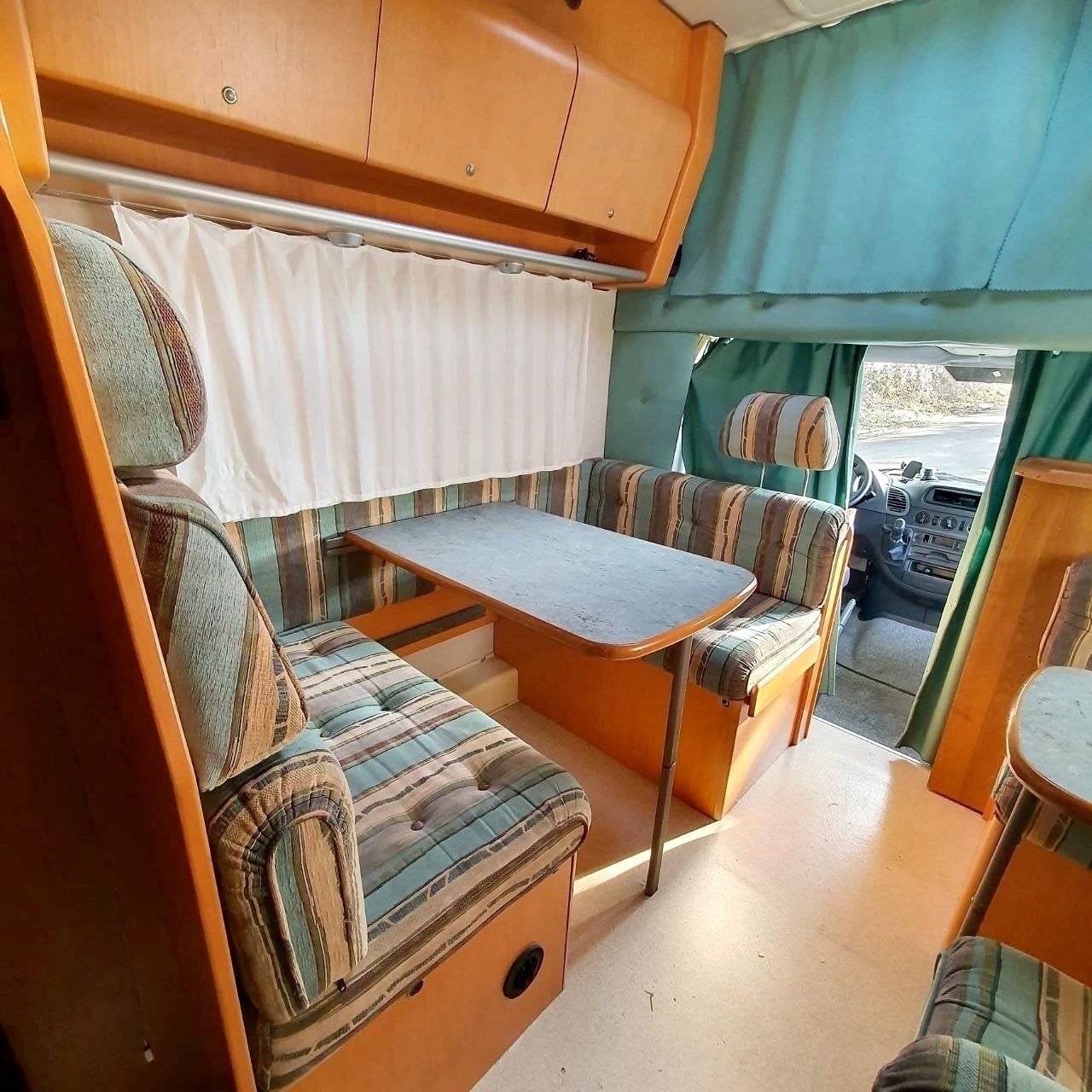 Dining Area Mercedes sprinter 2.7l 156ch 316 cdi - Yescapa