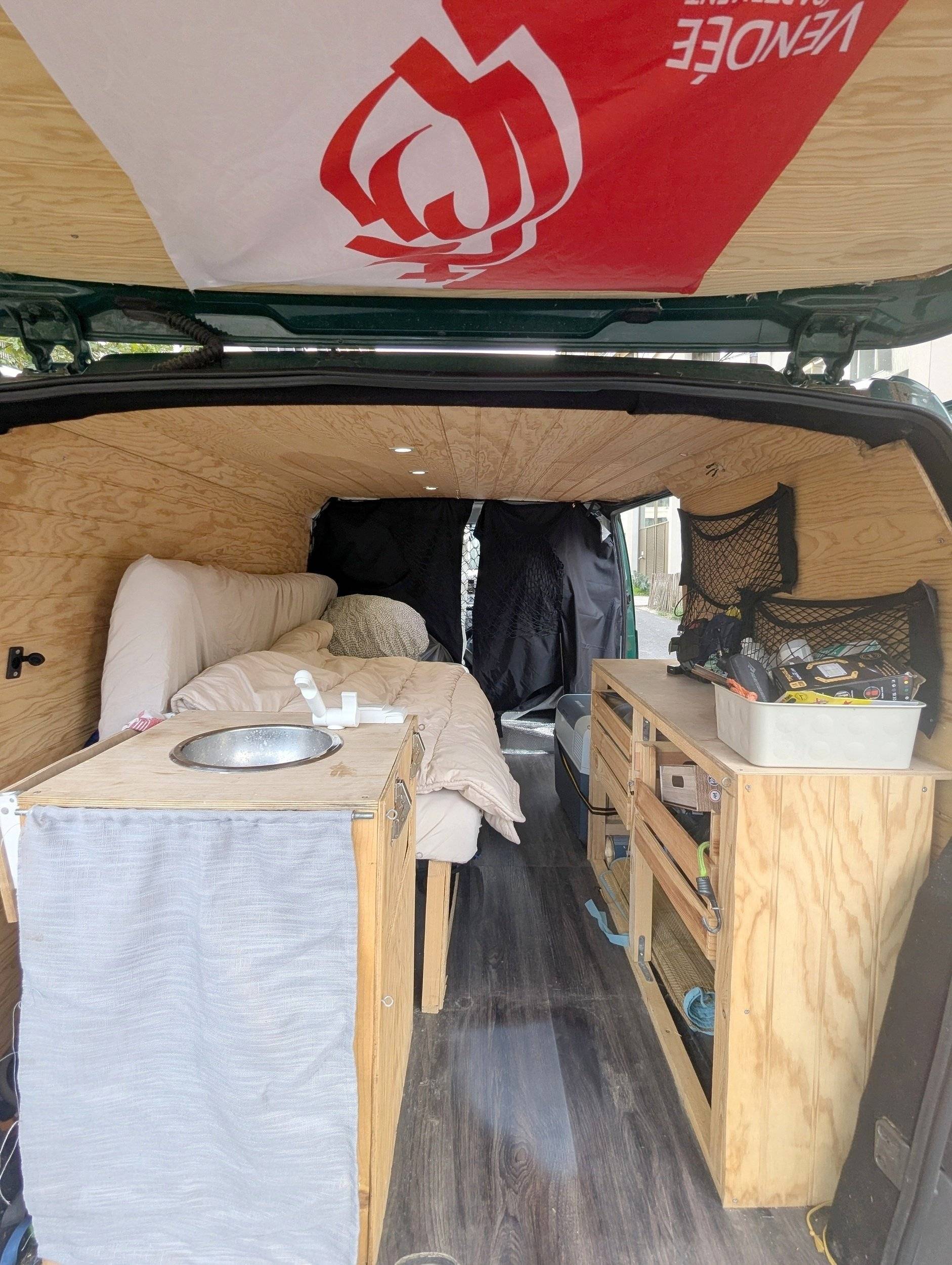 Kitchen Mercedes Mercedes vito - Yescapa