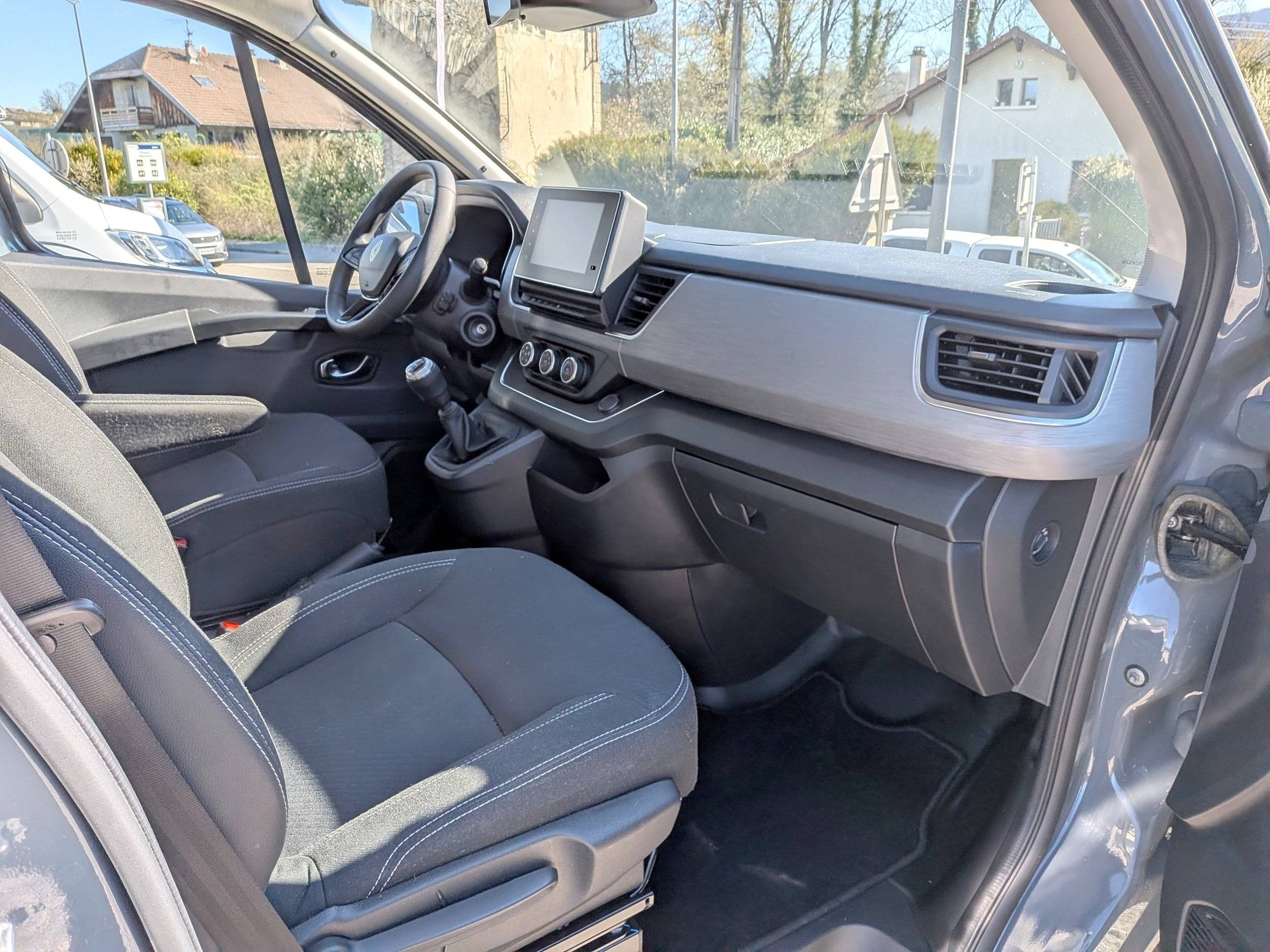 Fahrerbereich Renault Trafic 1,6 l 145 ch - Yescapa