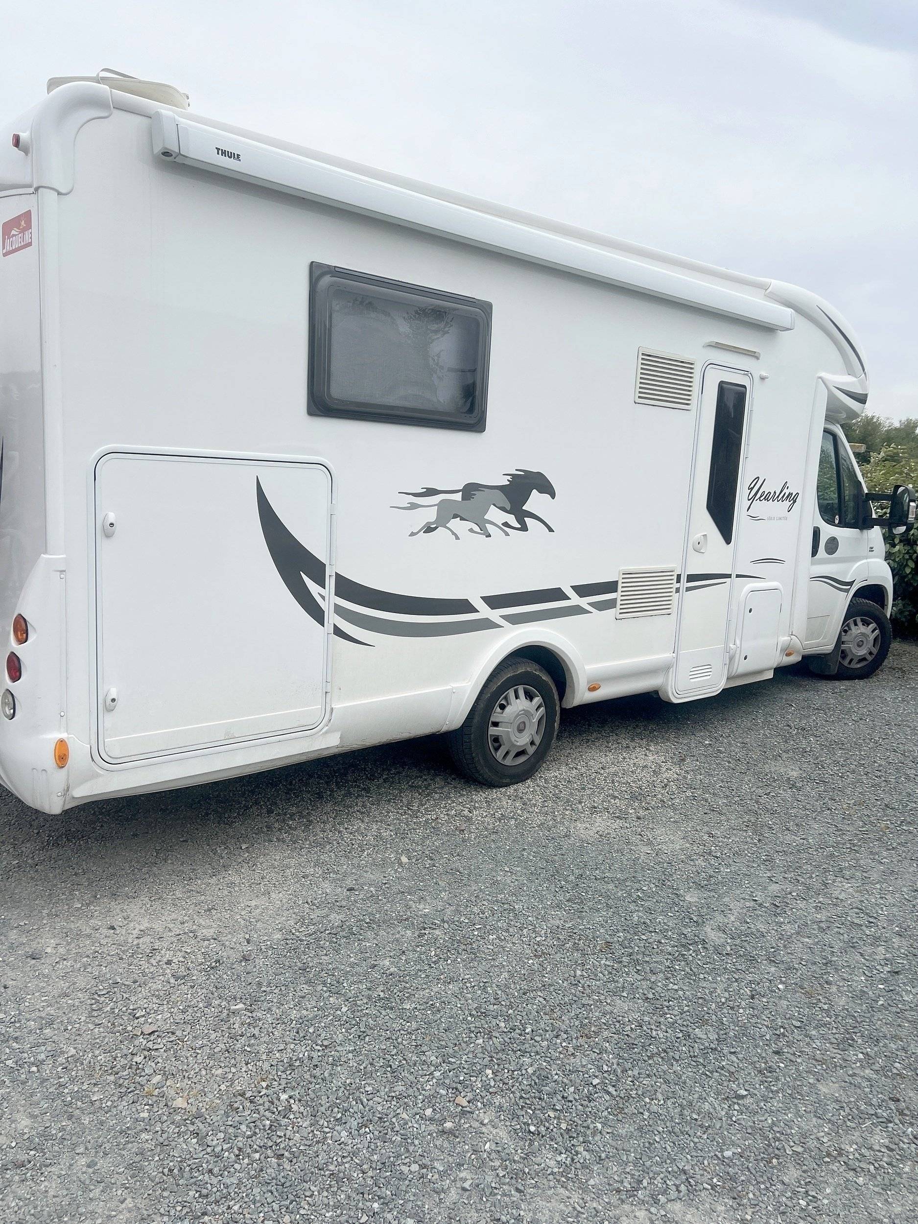 Front view from 3/4 Fiat - Yescapa