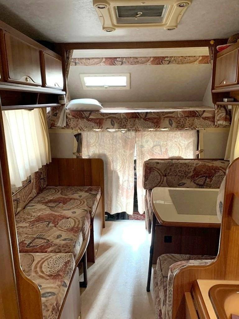 Coin repas Ford Transit 2,5 - Yescapa