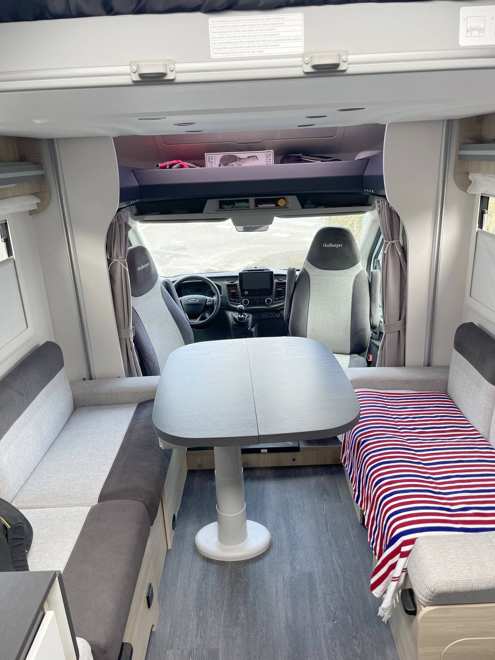 Challenger FORD TRANSIT