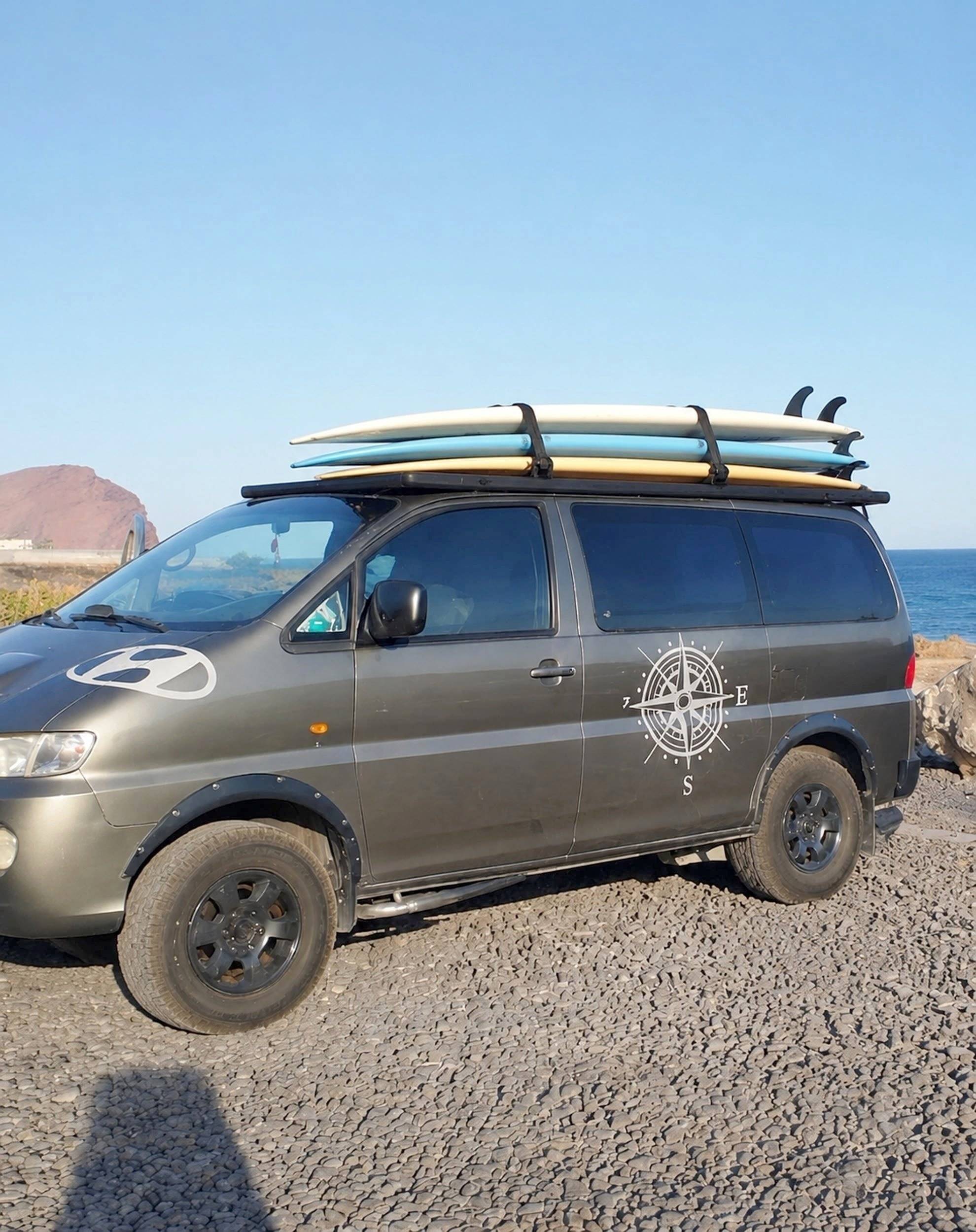 schräge Vorderansicht Hyundai H1 4x4 - Yescapa