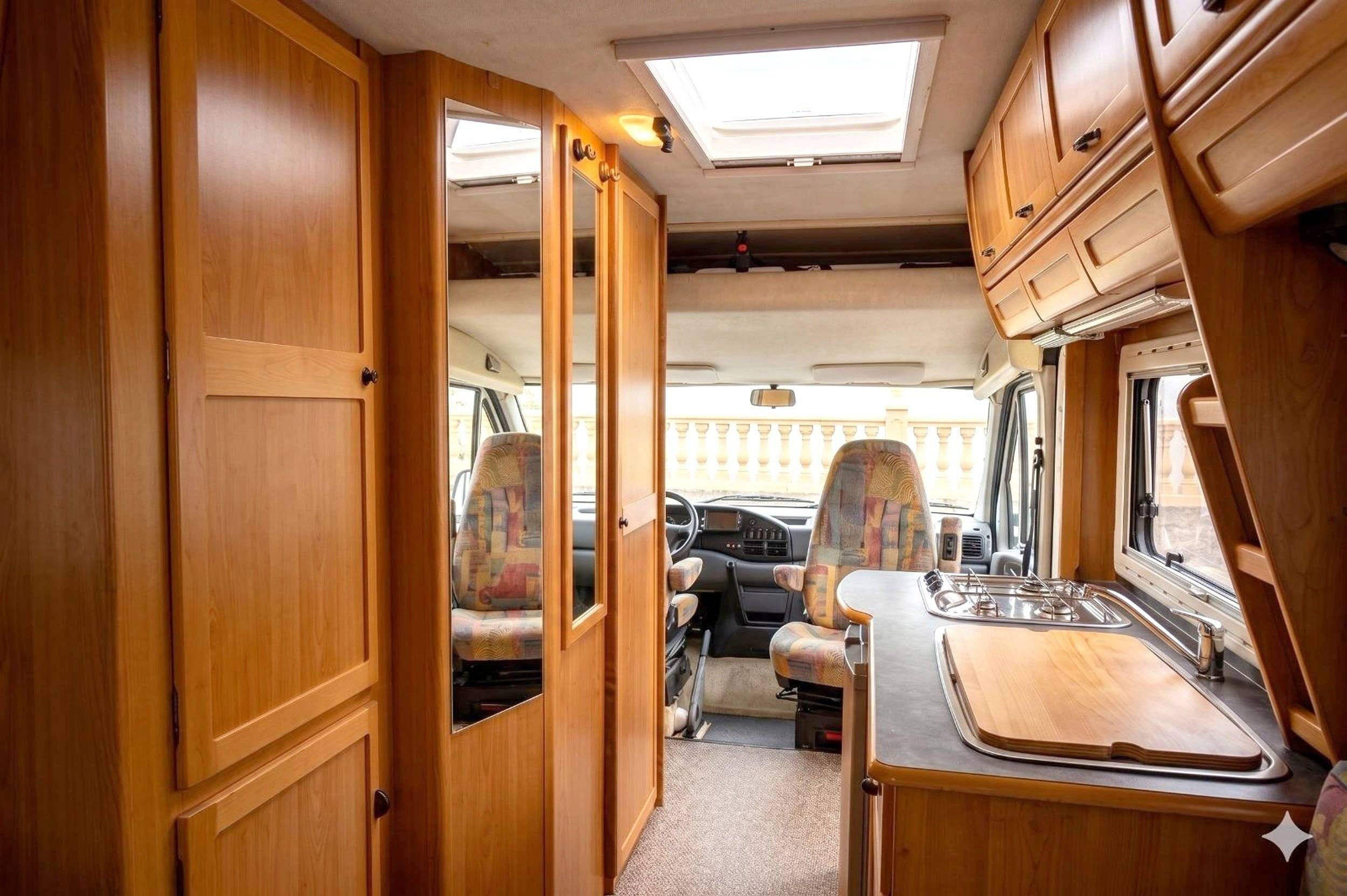 Cozinha Mercedes Hymer - Yescapa