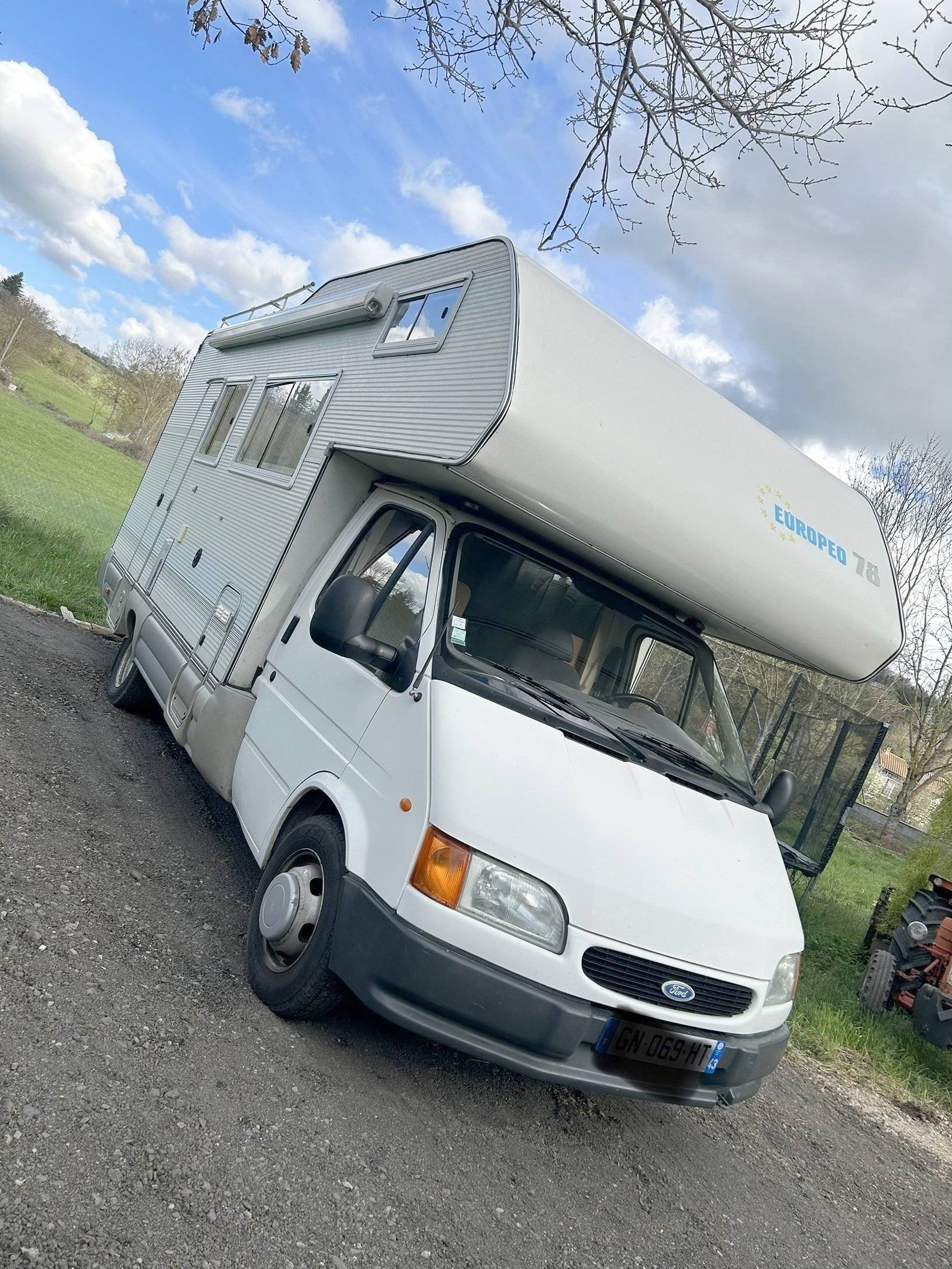 Aluguer Autocaravana capucino Chadron Rimor ford transit 62899