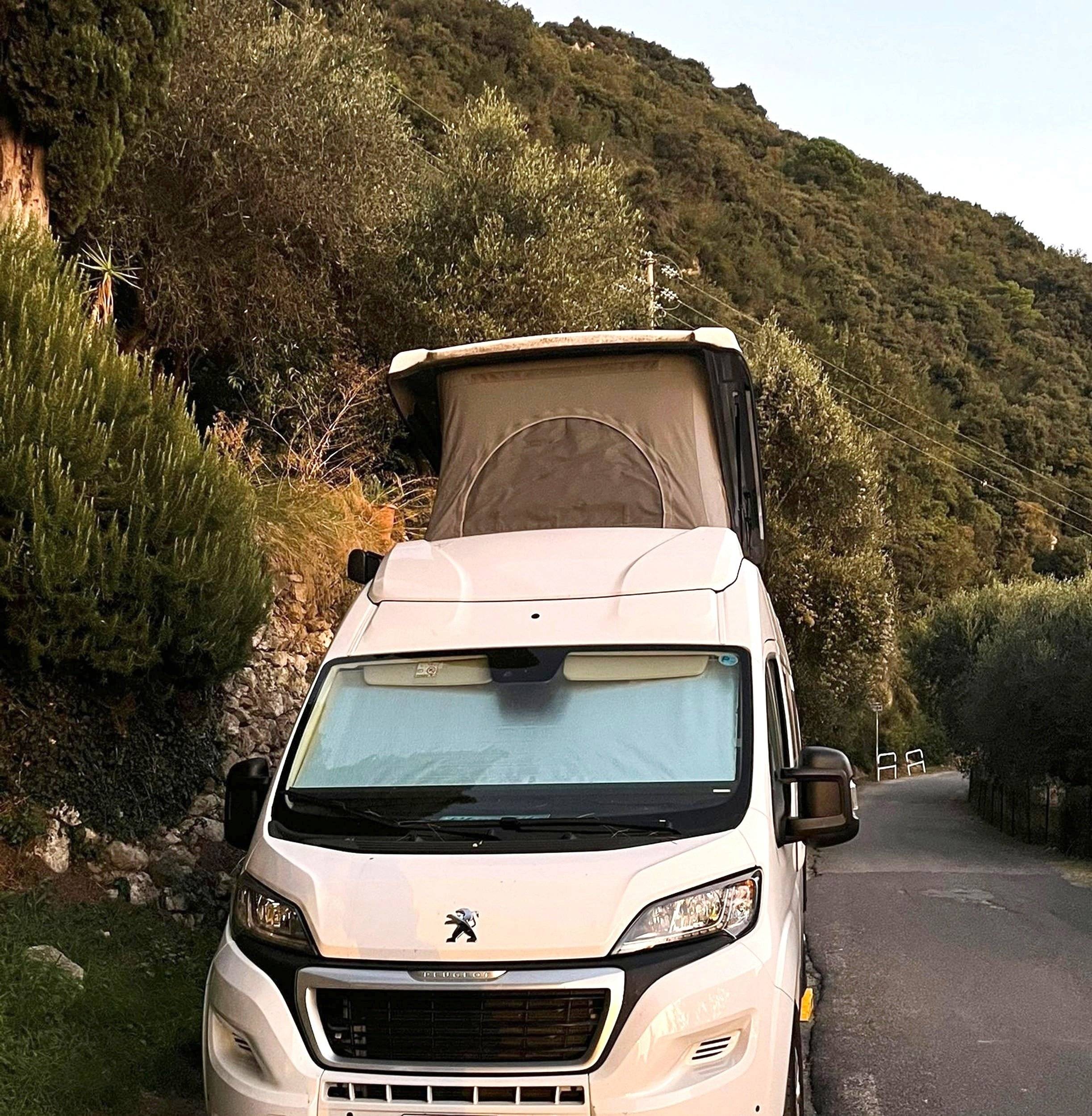 Vista frontale a ¾ Peugeot Peugeot boxer - Yescapa