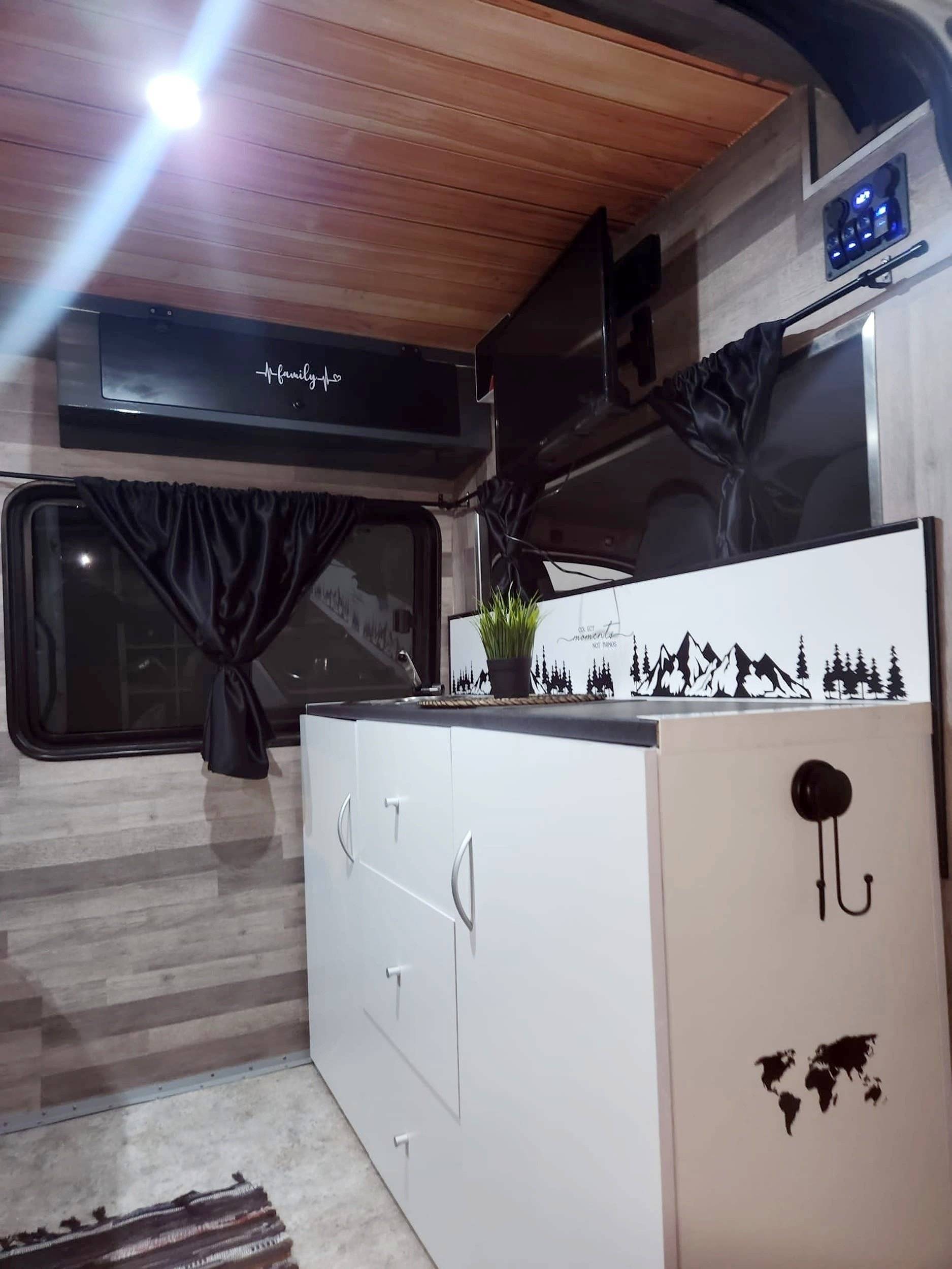 Kitchen Iveco - Yescapa