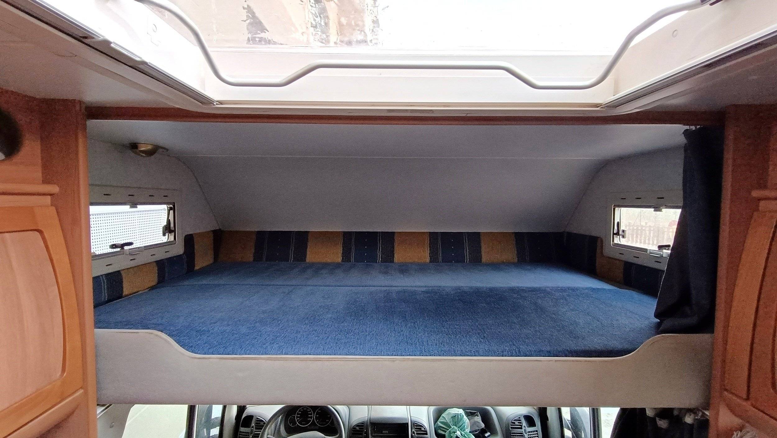 Dining Area Fiat Ducato 2.8 JTD - Yescapa