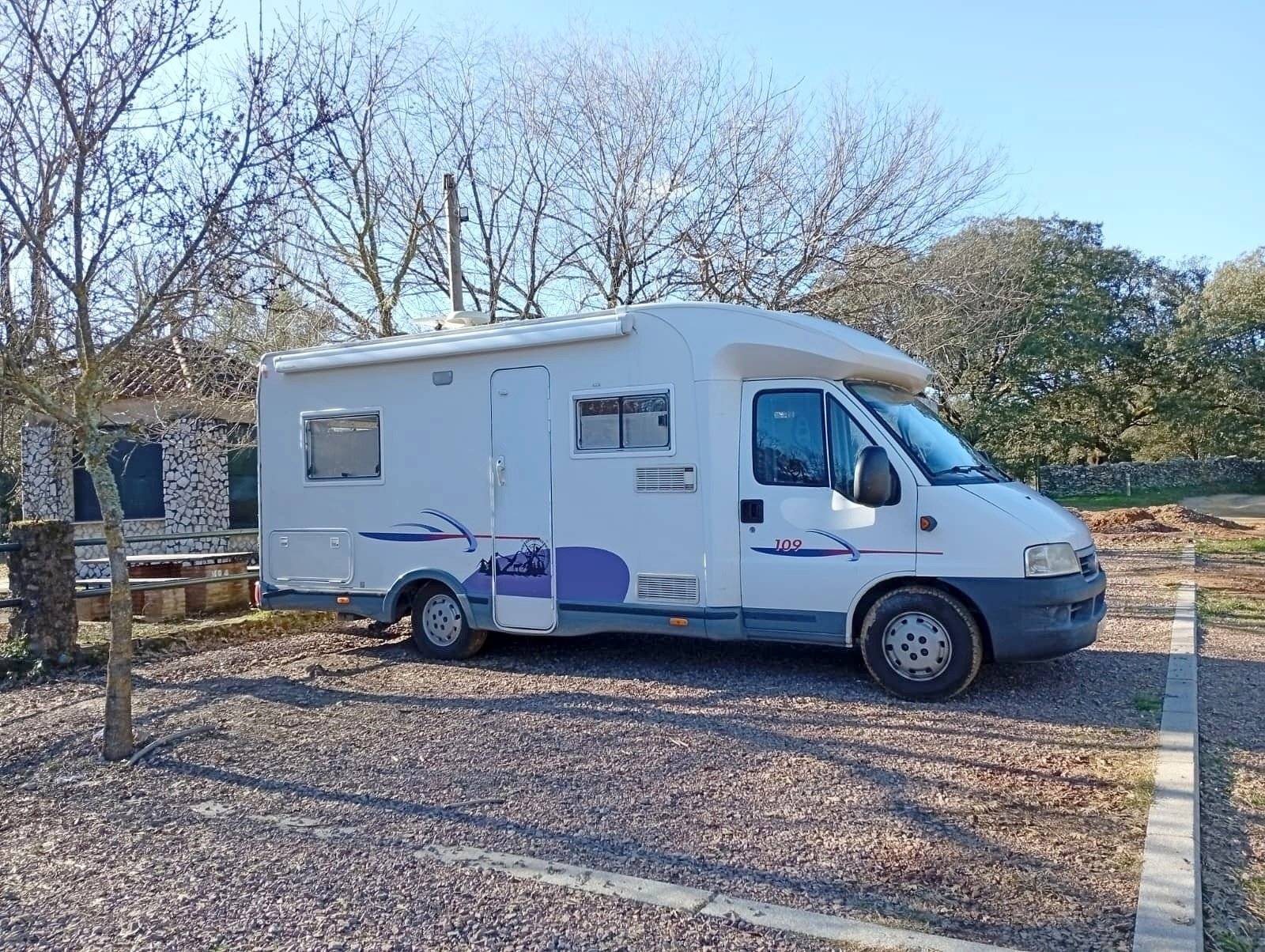 Front view from 3/4 Fiat Ducato 2.8 jtd - Yescapa