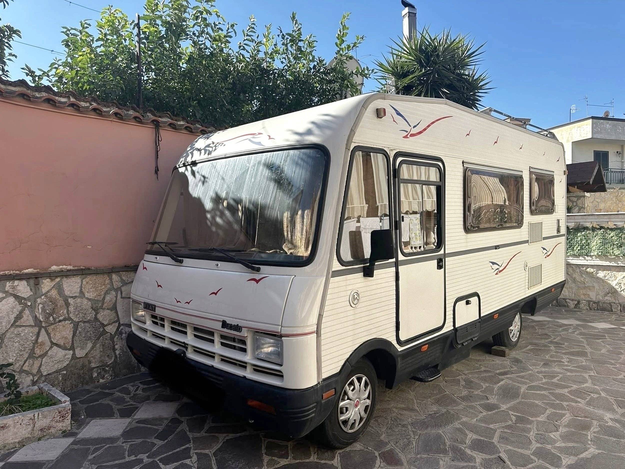 Vue avant de 3/4 Fiat Ducato 1.9 TDS - Yescapa