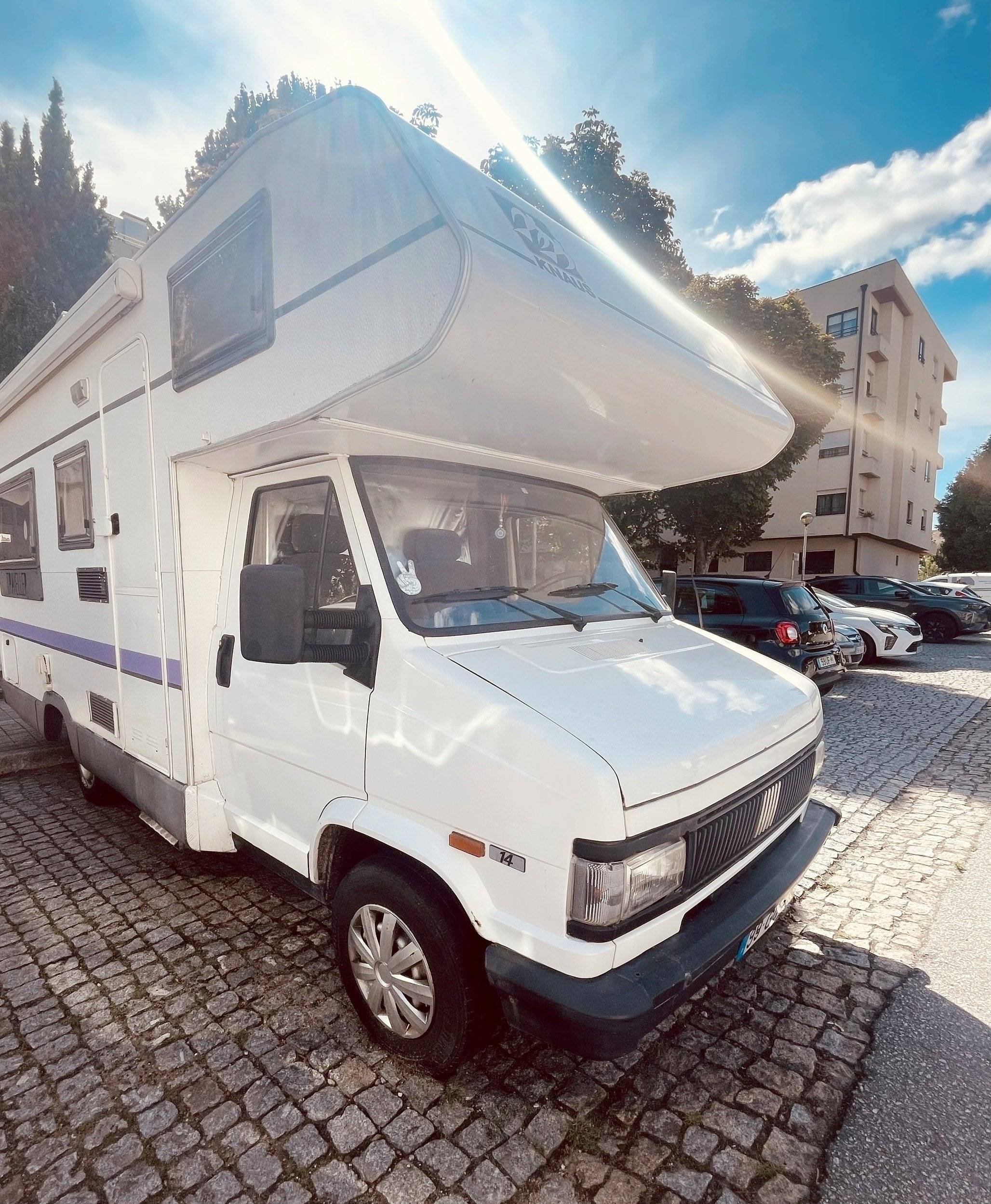 Vista frontale a ¾ Fiat Ducato - Yescapa