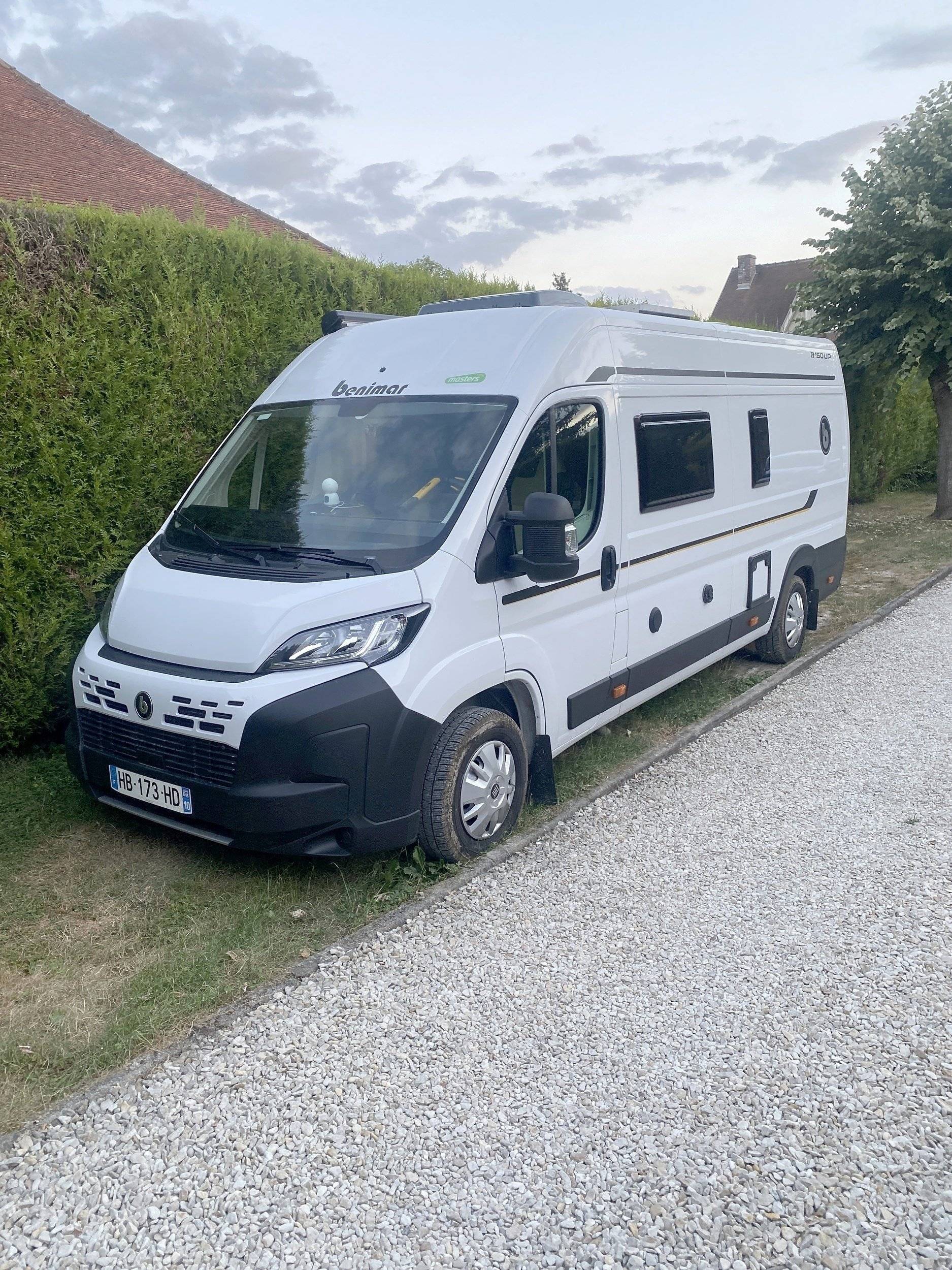 Front view from 3/4 Fiat - Yescapa