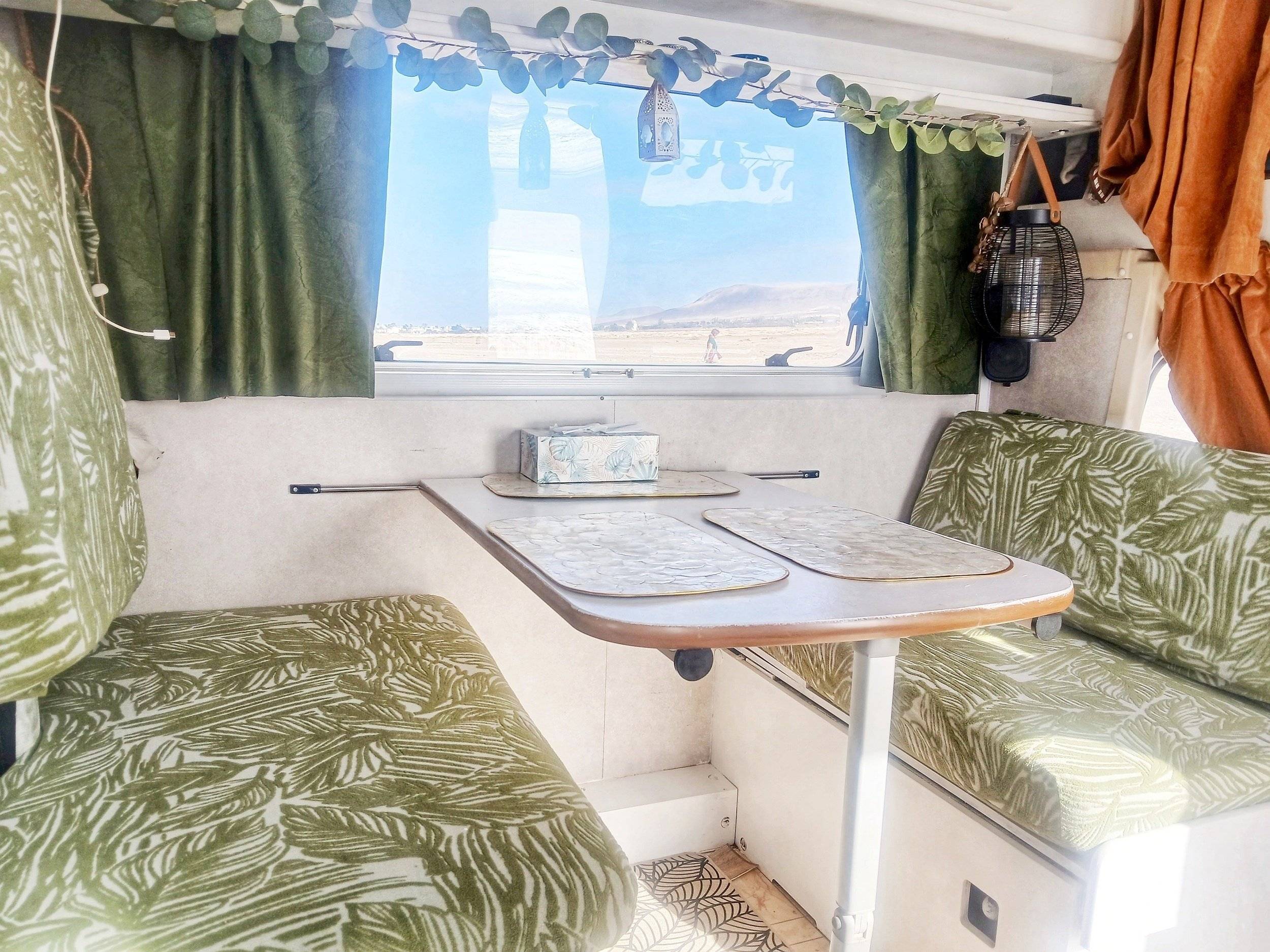 Eethoek Ford Transit 2,5 l TDCi 140 ch. - Yescapa