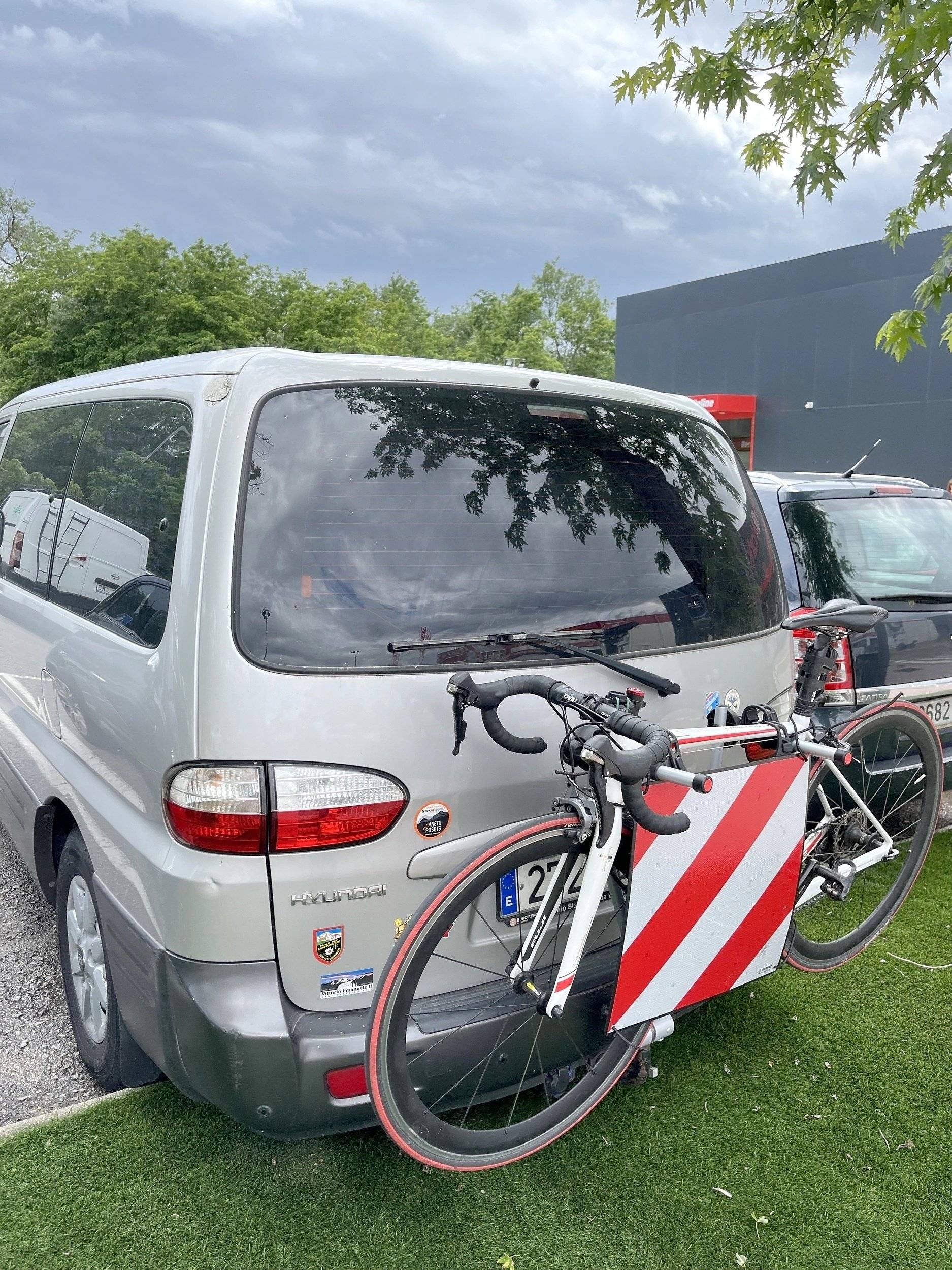 Rear view Hyundai H-1 2.5 td svx 4p - Yescapa