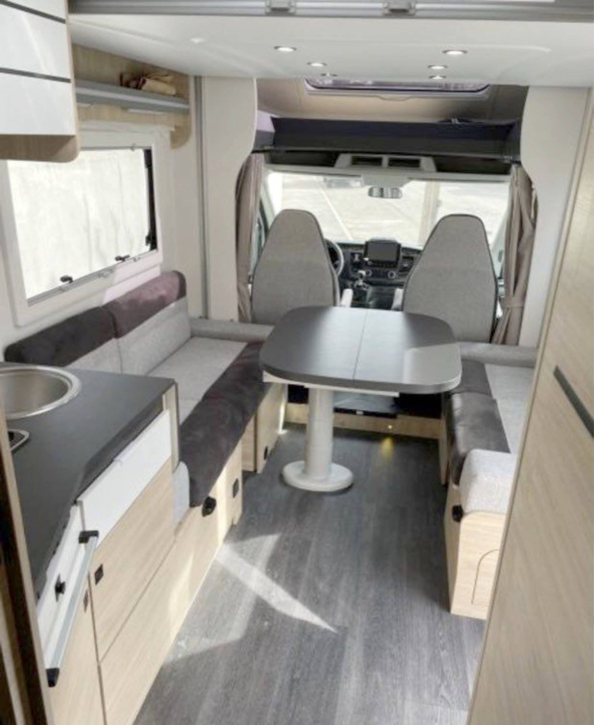 Eethoek Ford Transit 2,0 l 170 ch - Yescapa