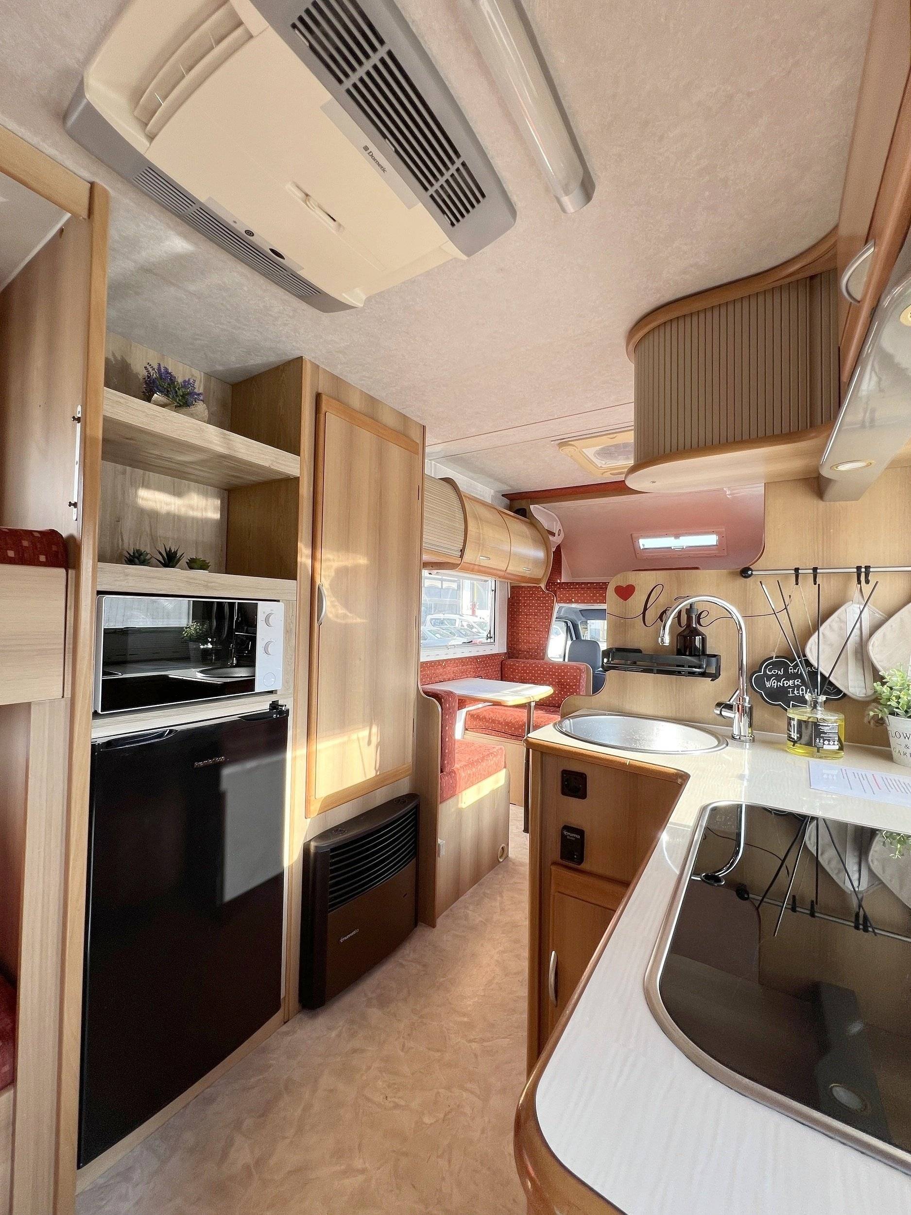 Kitchen Mercedes Mercedes 312D - Yescapa