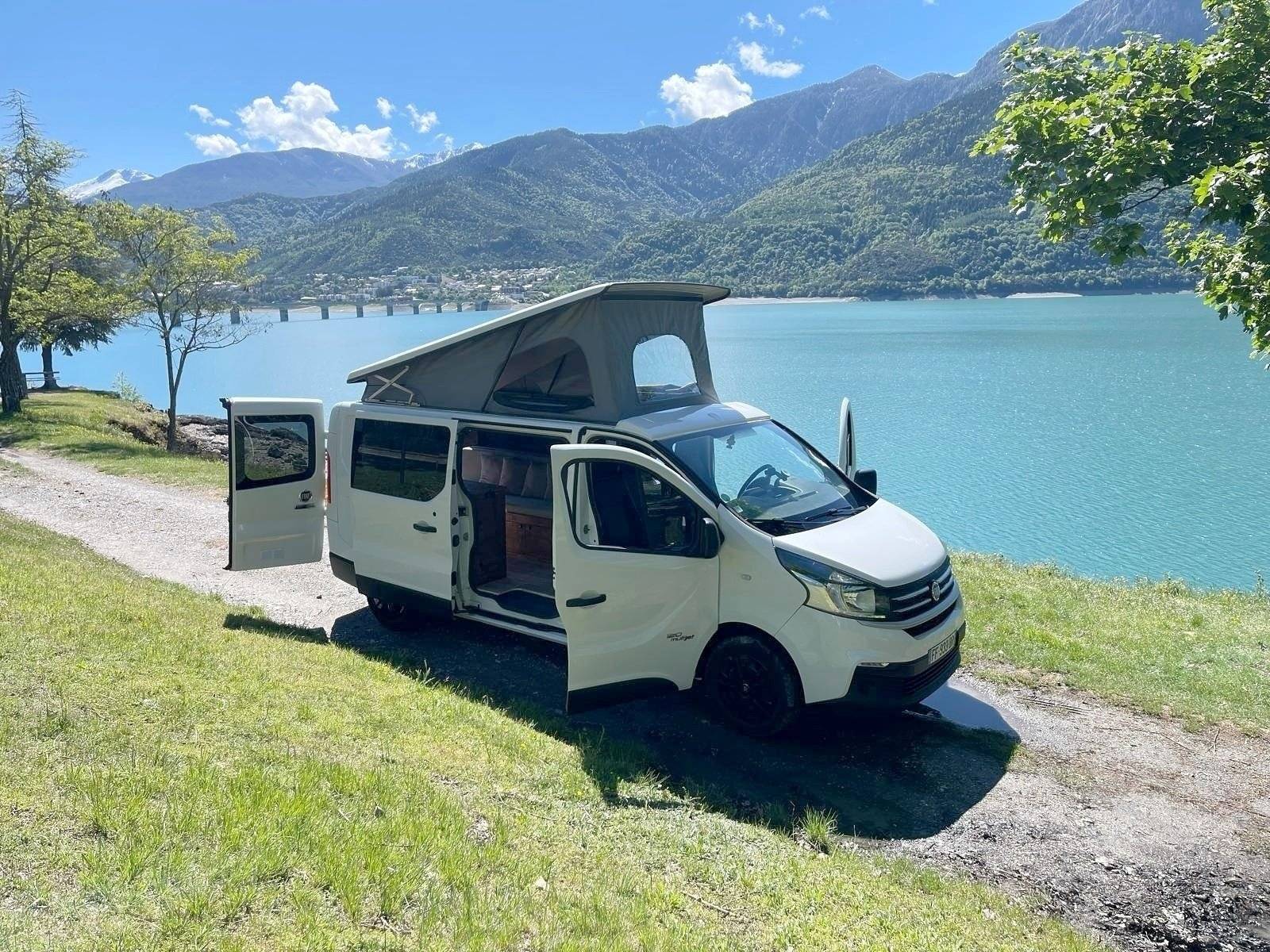 Vista de 3/4 Fiat Talento 1,6 l 120 ch - Yescapa