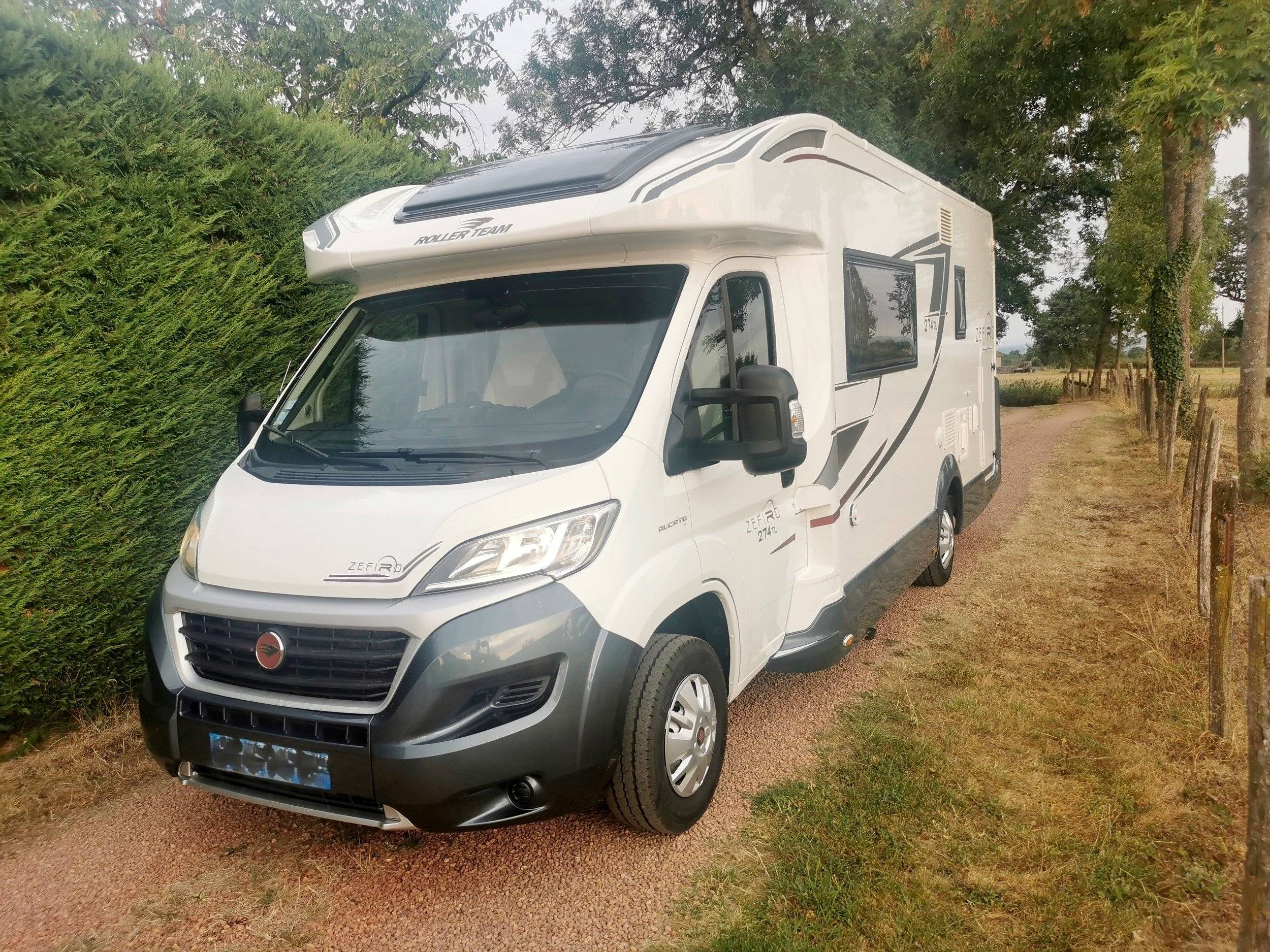 Vista de 3/4 Fiat Ducato 2,3 l 150 ch - Yescapa