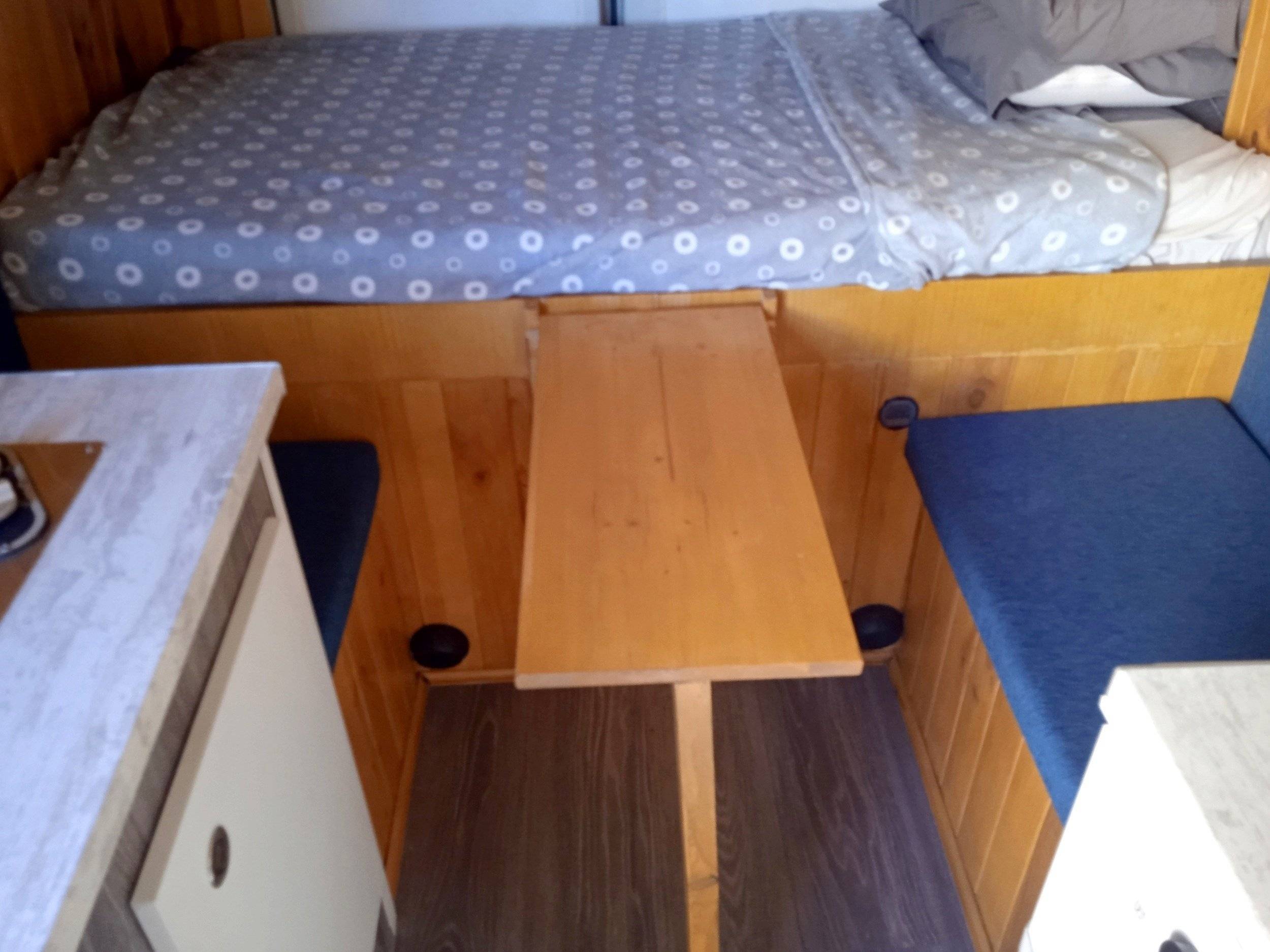 Dining Area Iveco IVECO - Yescapa