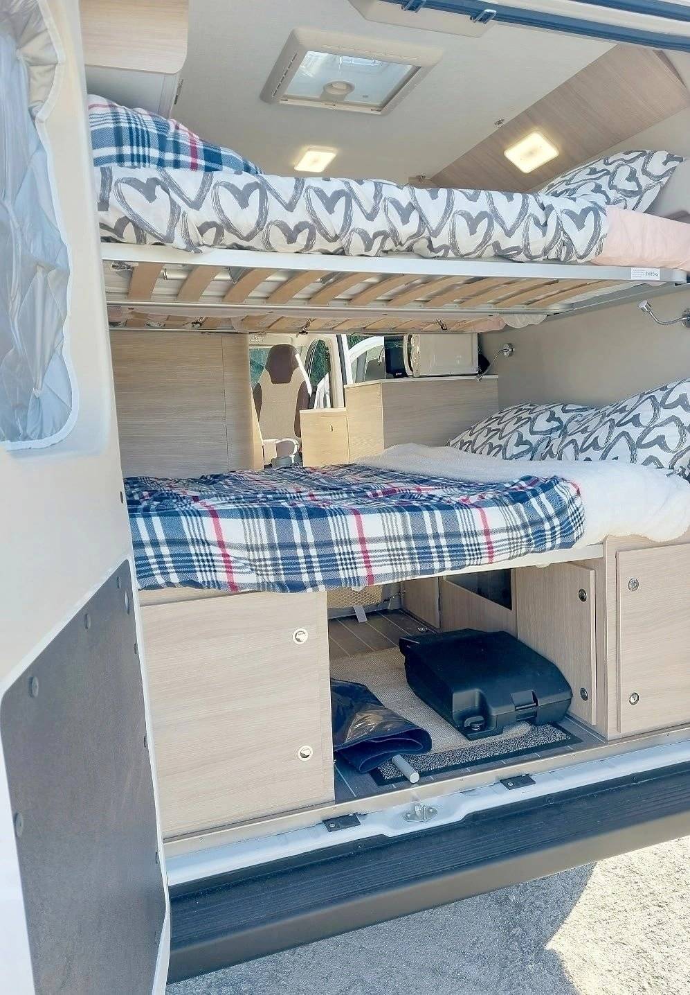 Schlafplätze Fiat Ducato 2,3 l 140 CV - Yescapa