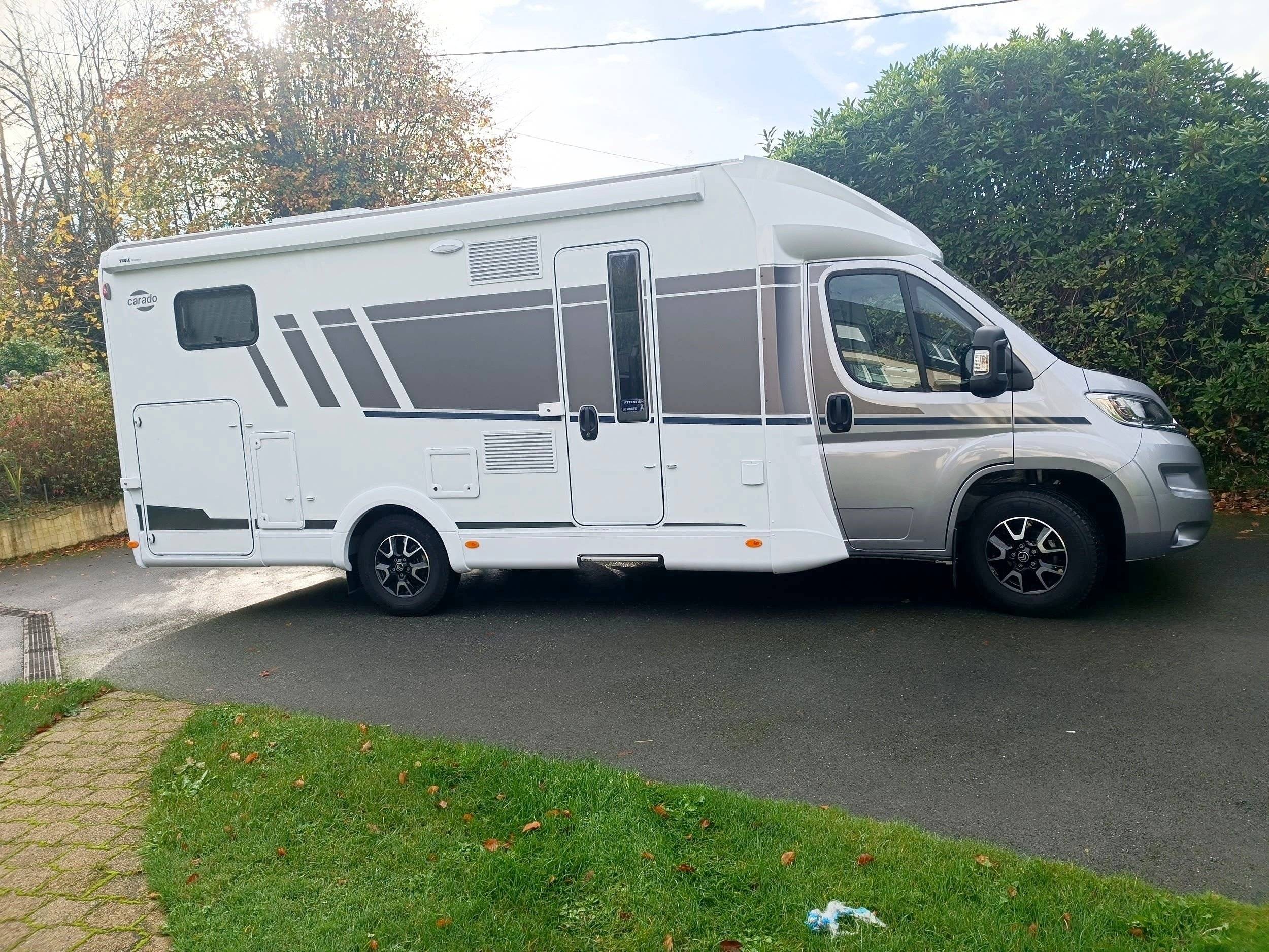 Vista de 3/4 Citroën Jumper 2,2 l 140 ch - Yescapa