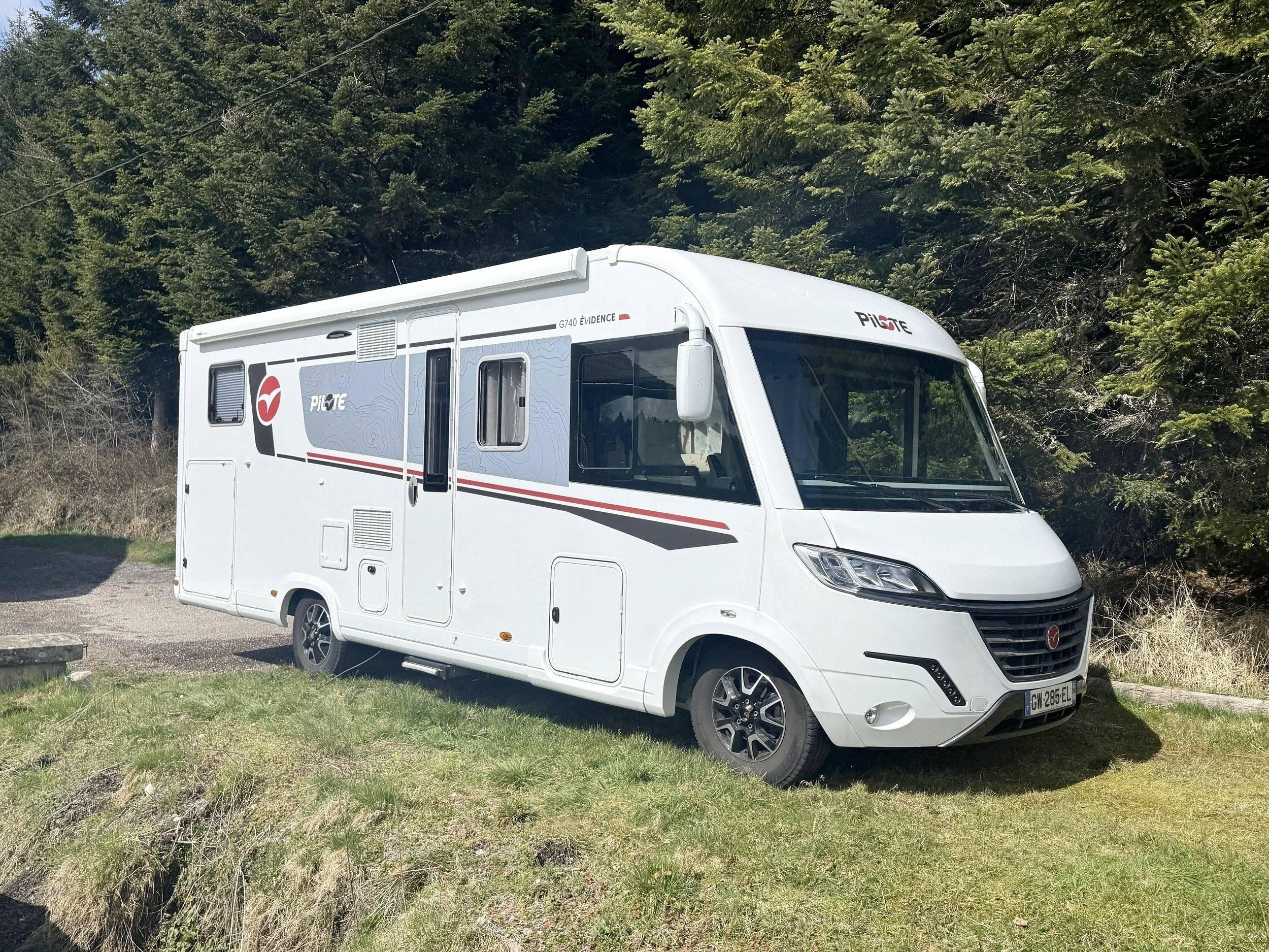 Vista del vehículo ángulo delantero Fiat - Yescapa