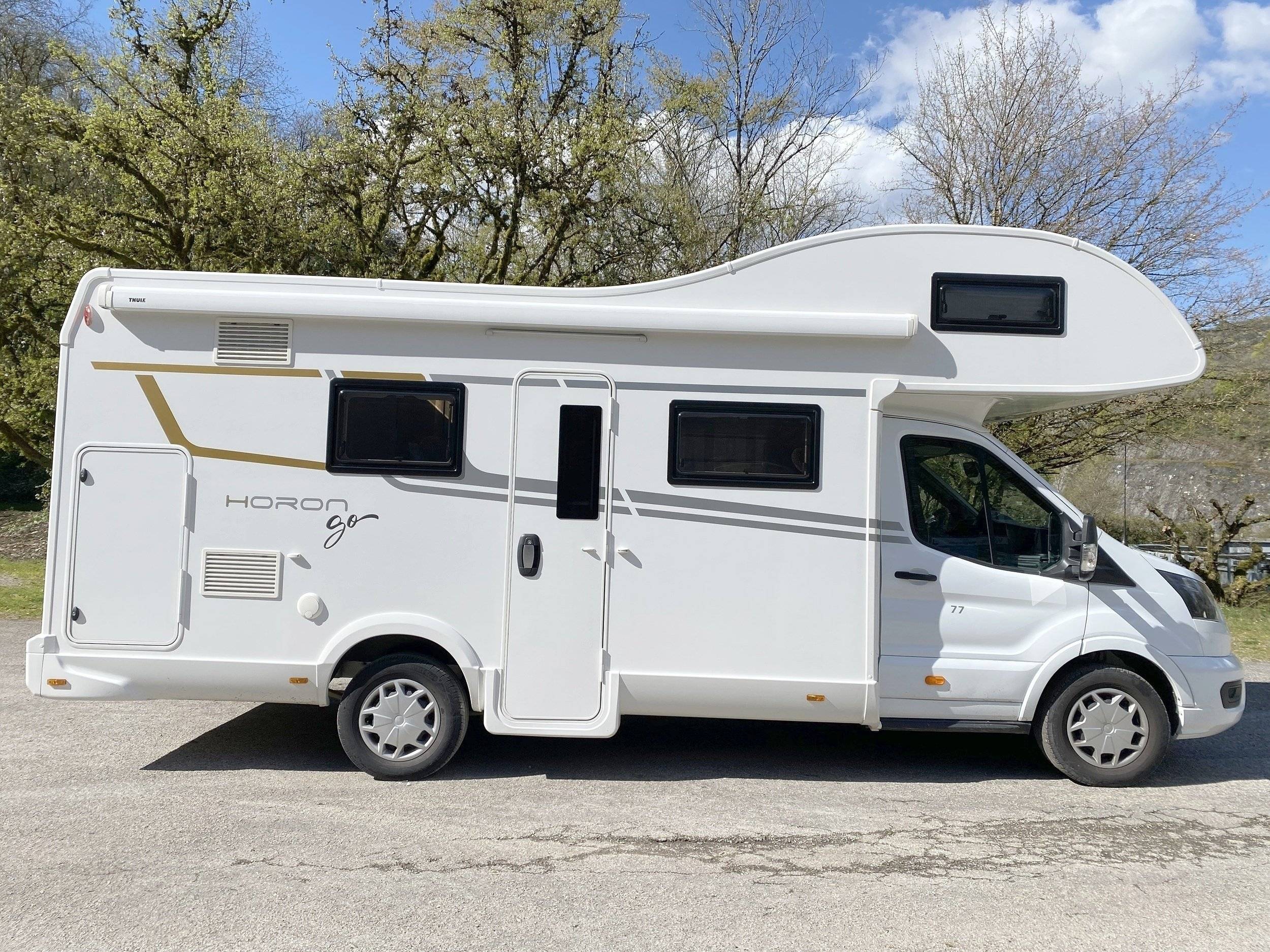 Vue avant de 3/4 Fiat - Yescapa