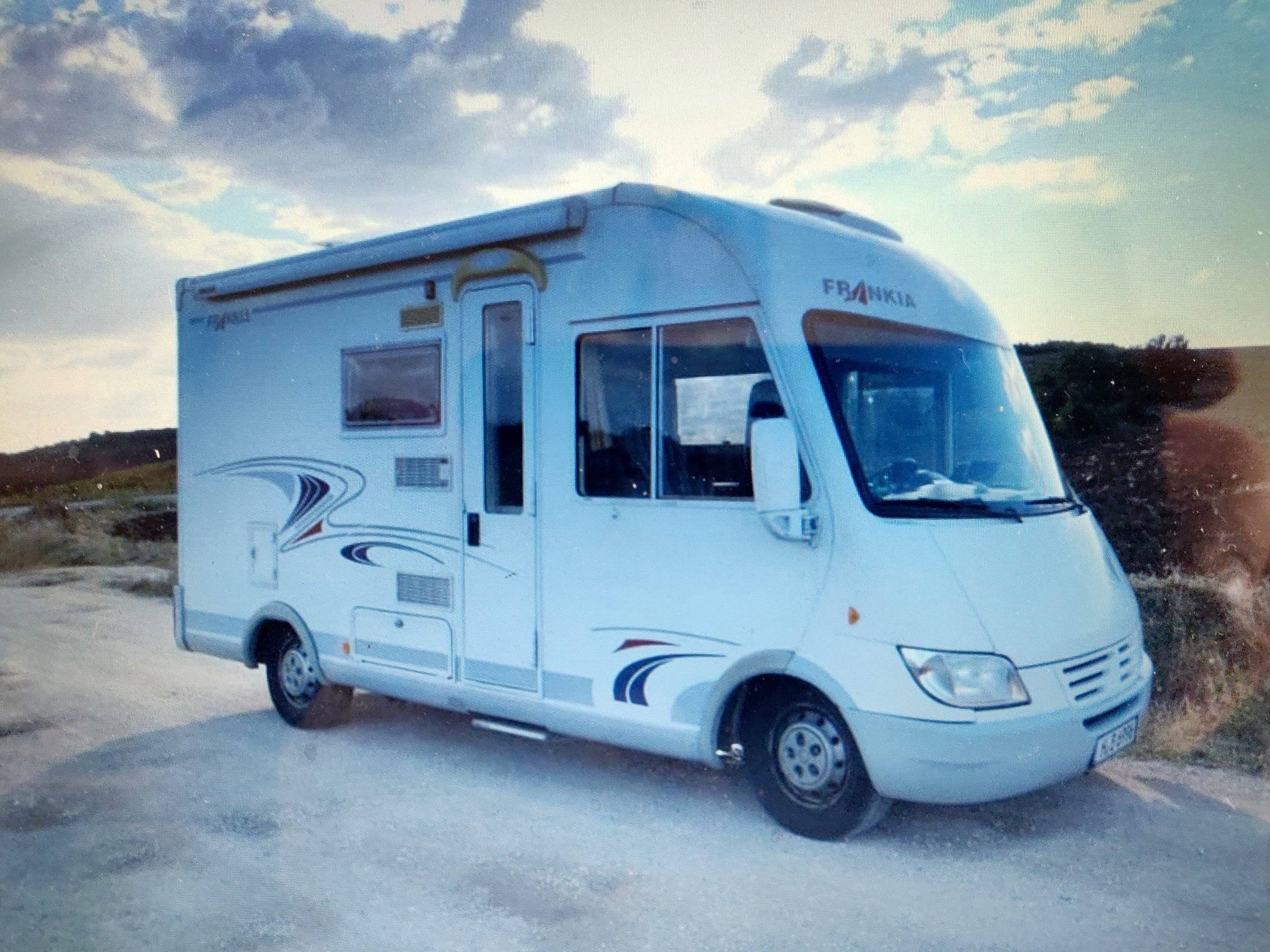 Vue avant de 3/4 Fiat Ducato 2.8l JTD - Yescapa