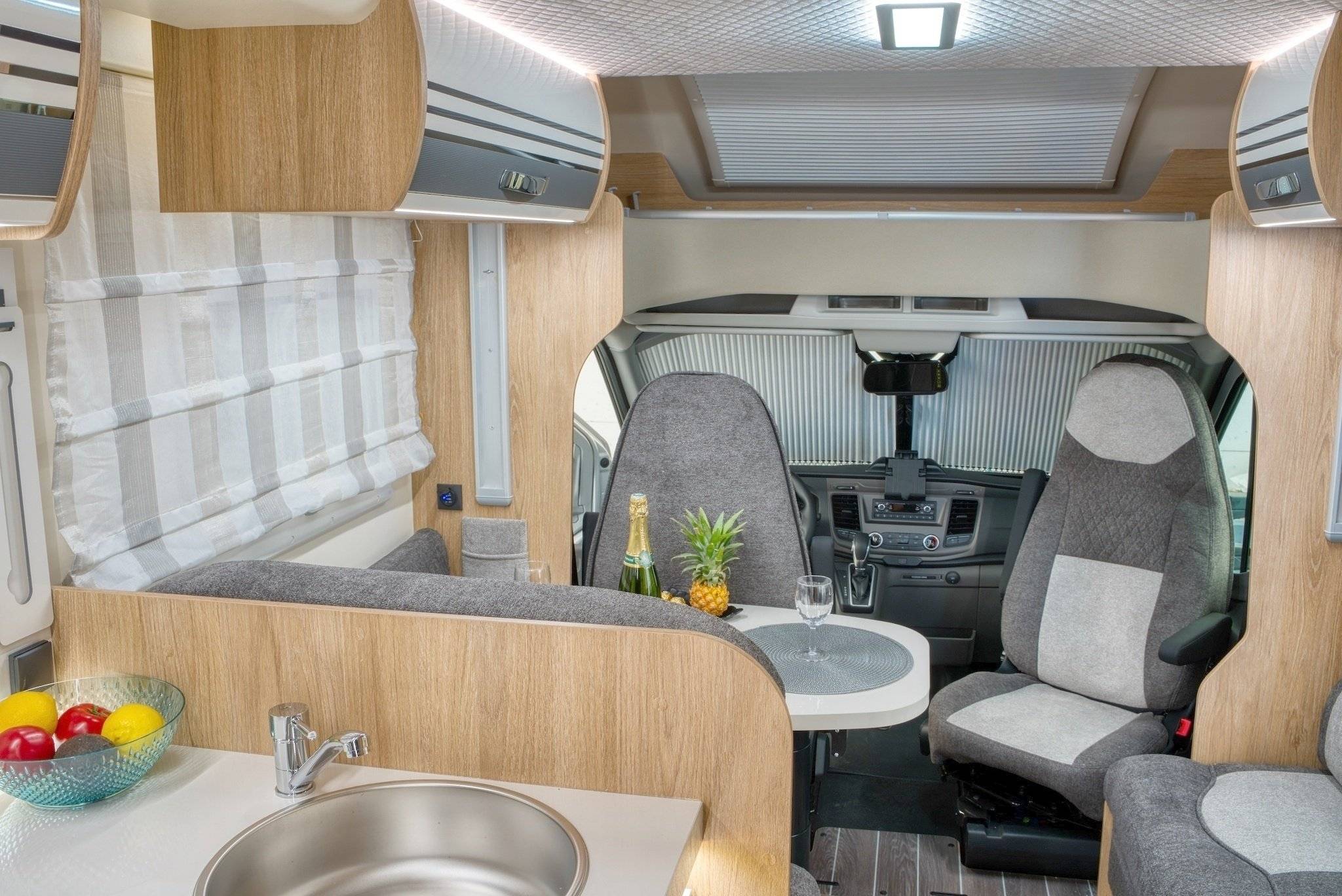 Coin repas Ford ford transit 170 automatique - Yescapa