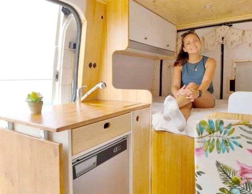 Coin cuisine Ford Transit 2,2 l 125 ch - Yescapa
