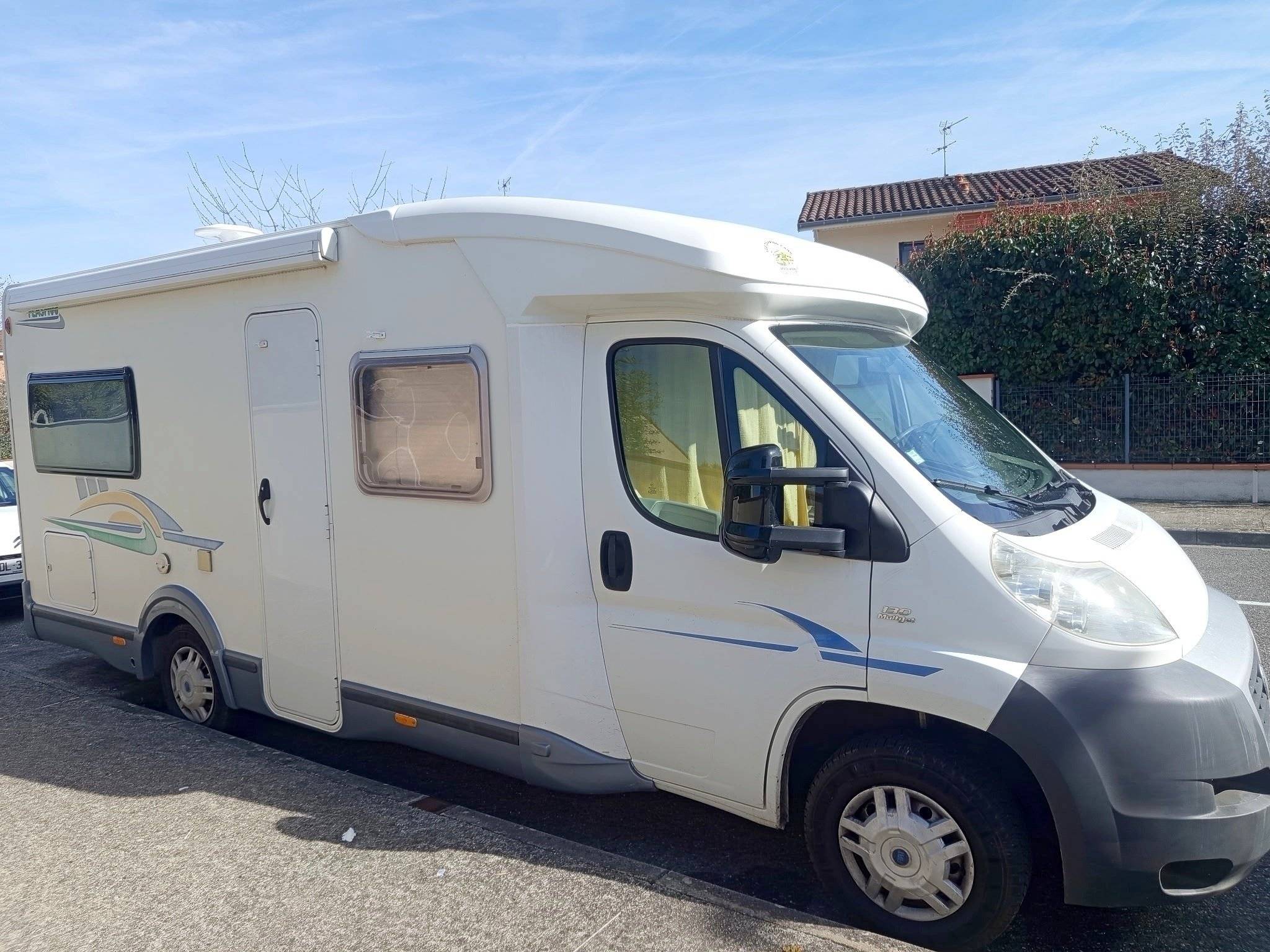 Front view from 3/4  - Yescapa