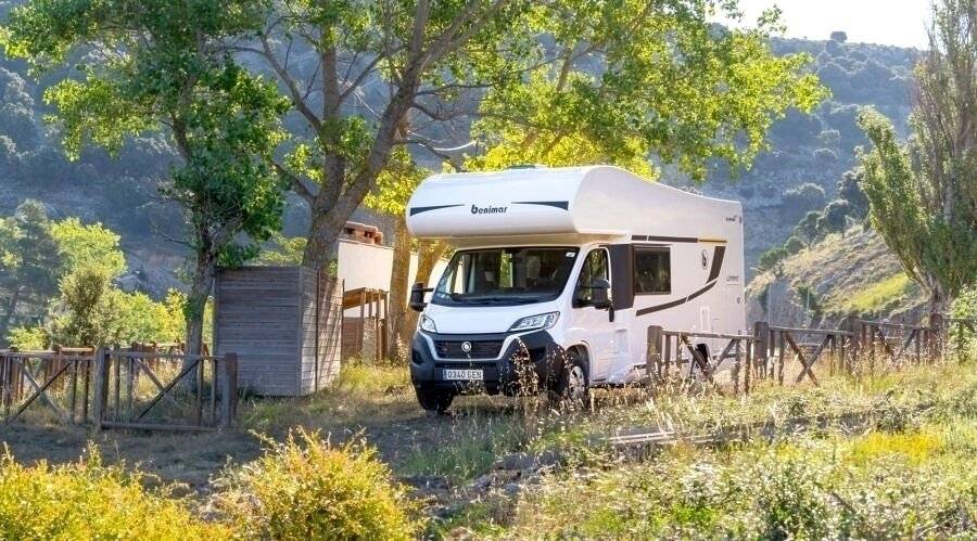 schräge Vorderansicht Fiat Ducato 2,2 l Multijet 130 ch. - Yescapa