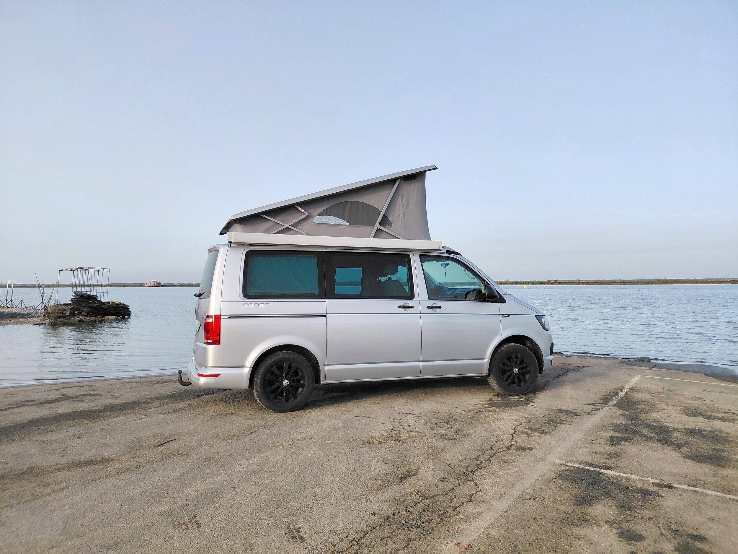 Front view from 3/4 Volkswagen - Yescapa