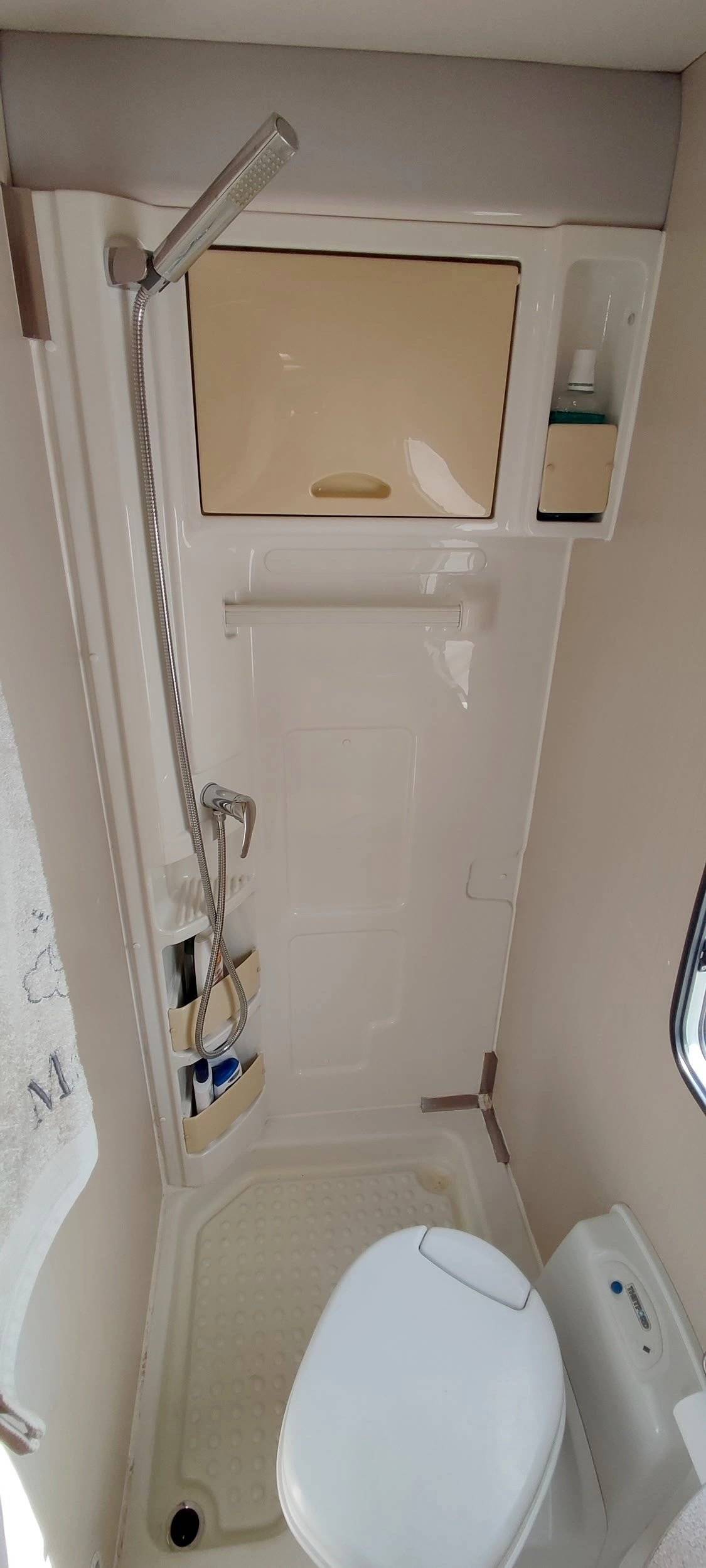 Bathroom / Toilets Fiat Ducato 2300cc - Yescapa