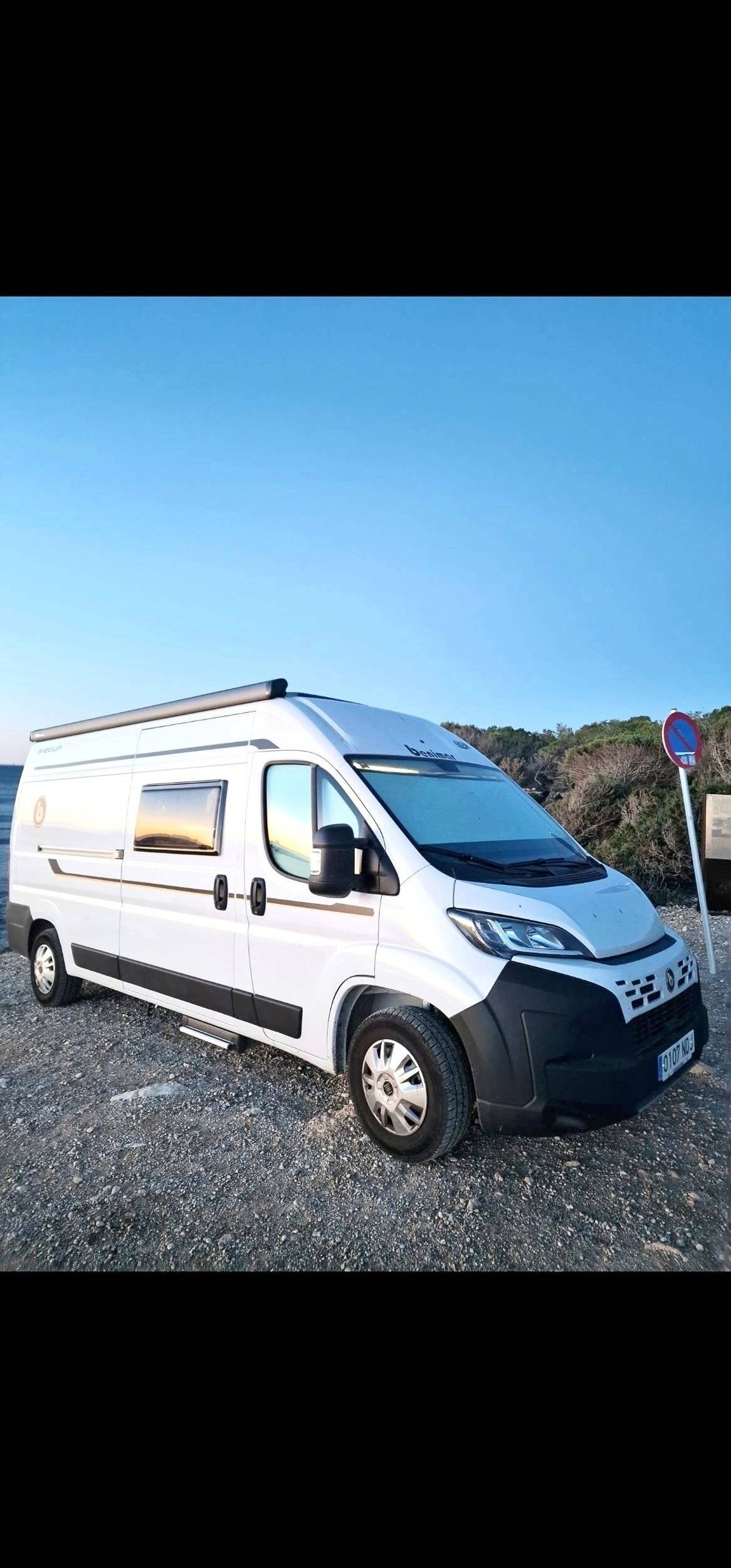 Vista frontale a ¾ Fiat FIAT 2,2 l Multijet - 103 kW (140 CV) - EURO 6e - cambio manual - Yescapa