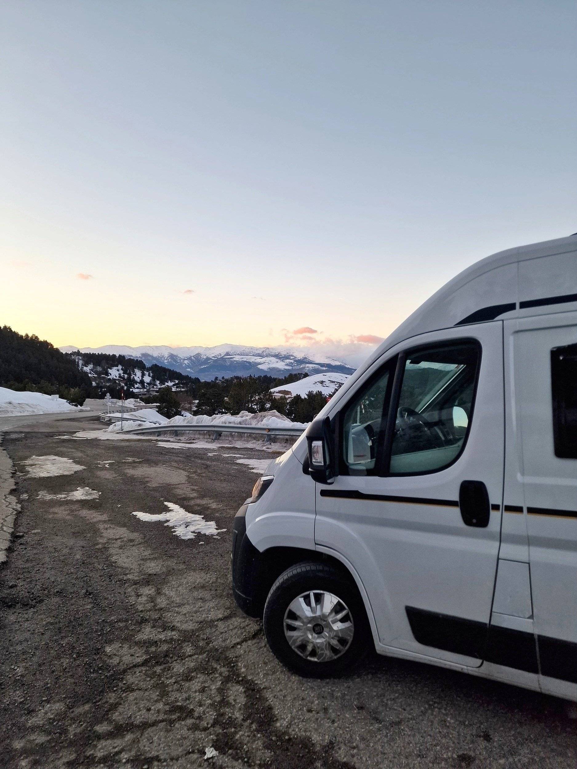 schräge Vorderansicht Fiat FIAT 2,2 l Multijet - 103 kW (140 CV) - EURO 6e - cambio manual - Yescapa