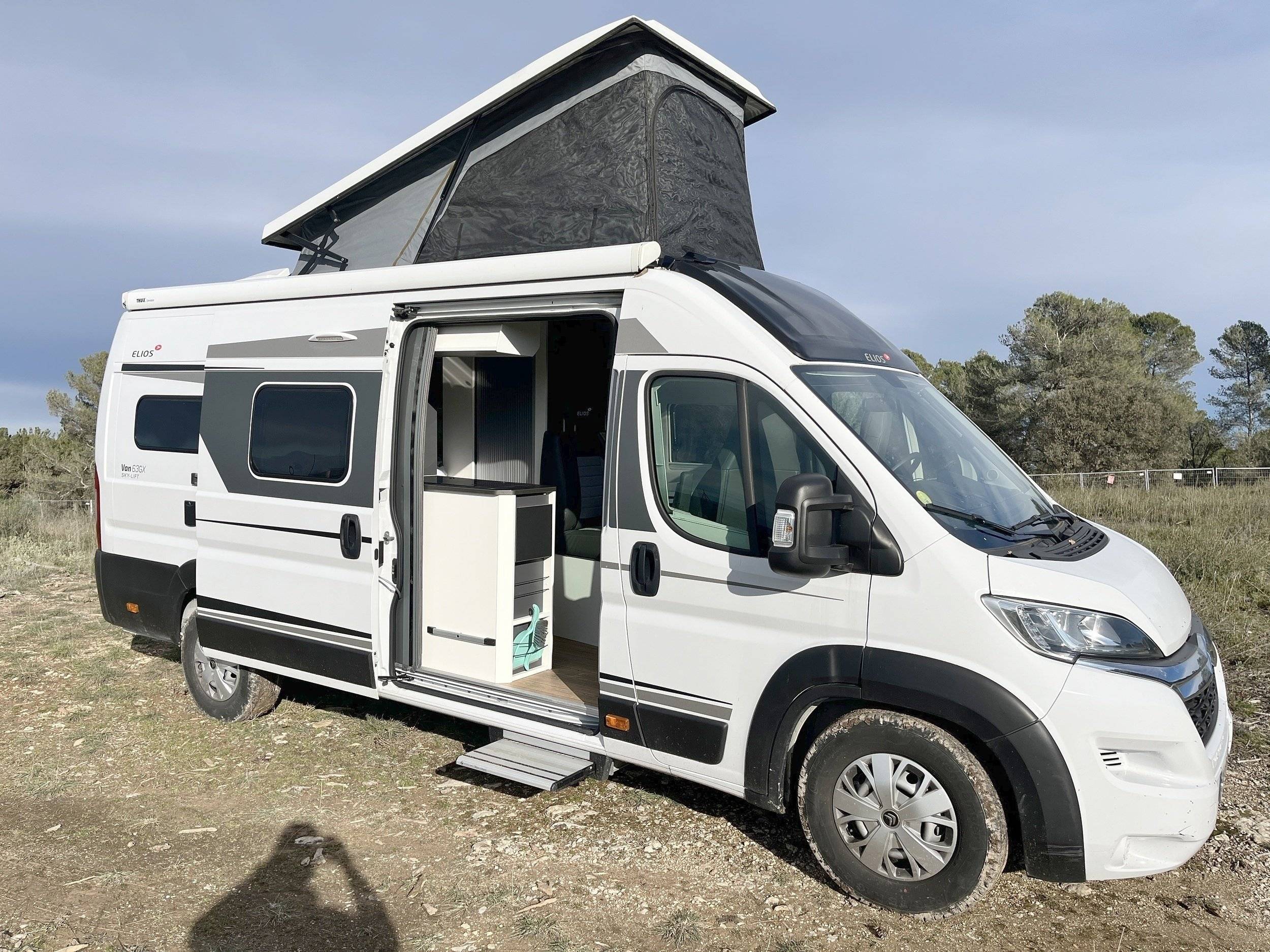 Voorkant 3/4 Citroën 2.2L 140CV - Yescapa