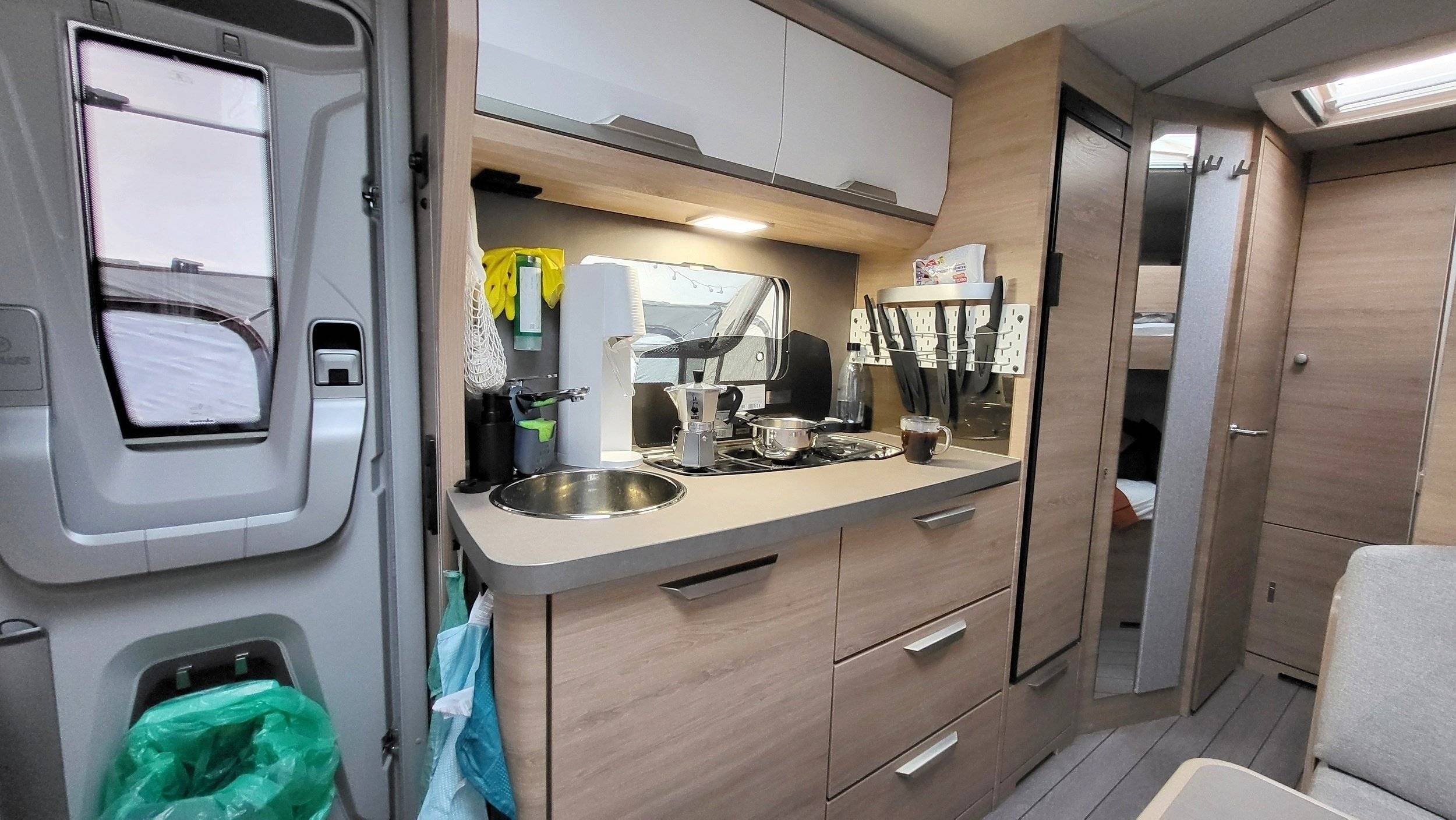 Couchages Knaus Südwind 60 Years - Yescapa