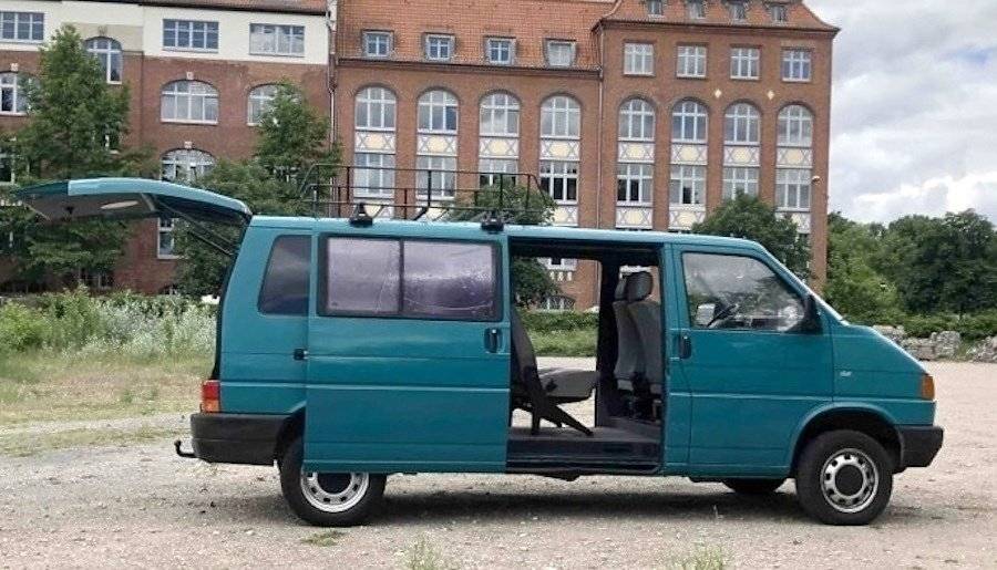 Vue avant de 3/4 Volkswagen T4 - Yescapa