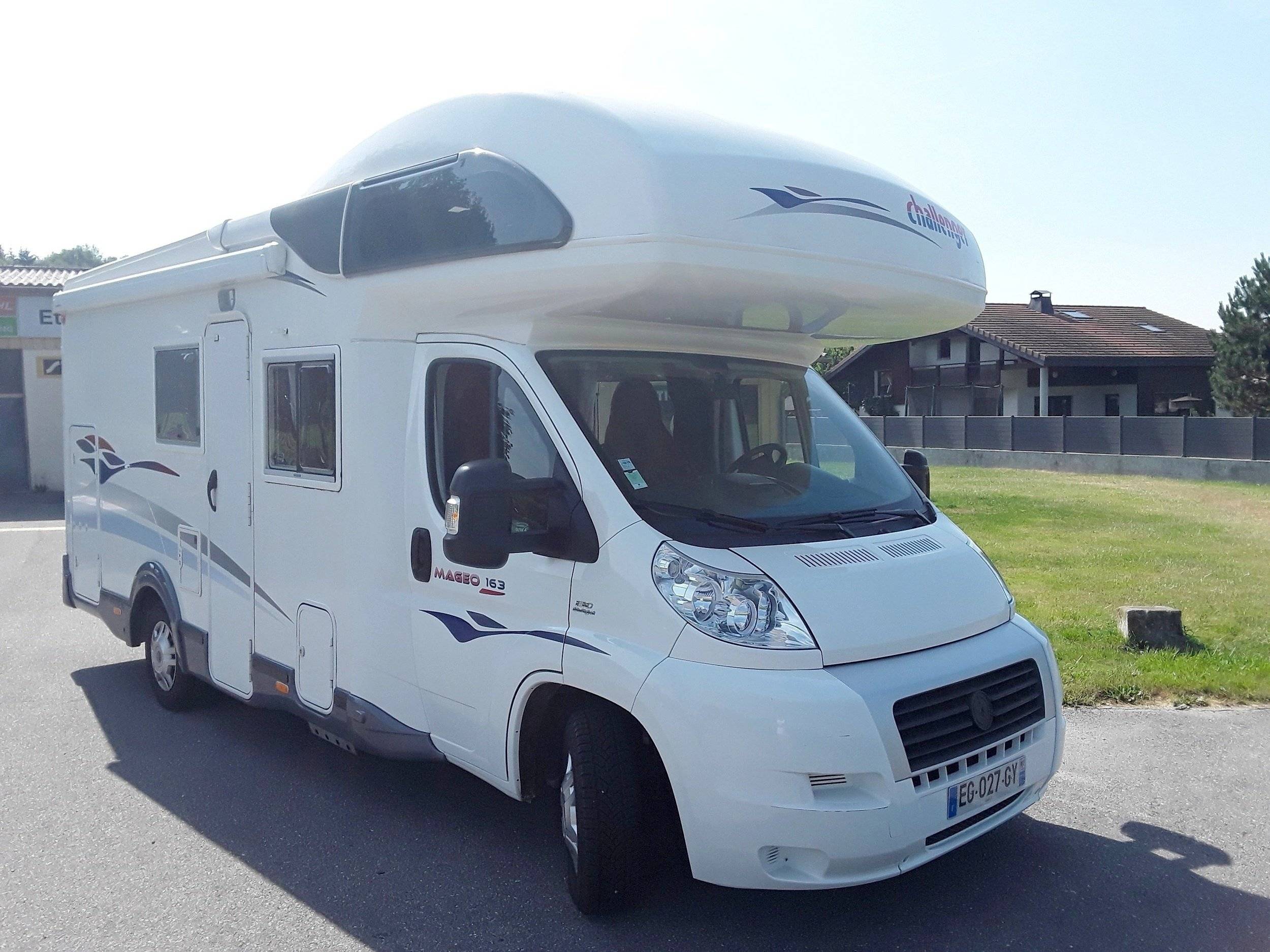 Vista frontale a ¾ Fiat - Yescapa