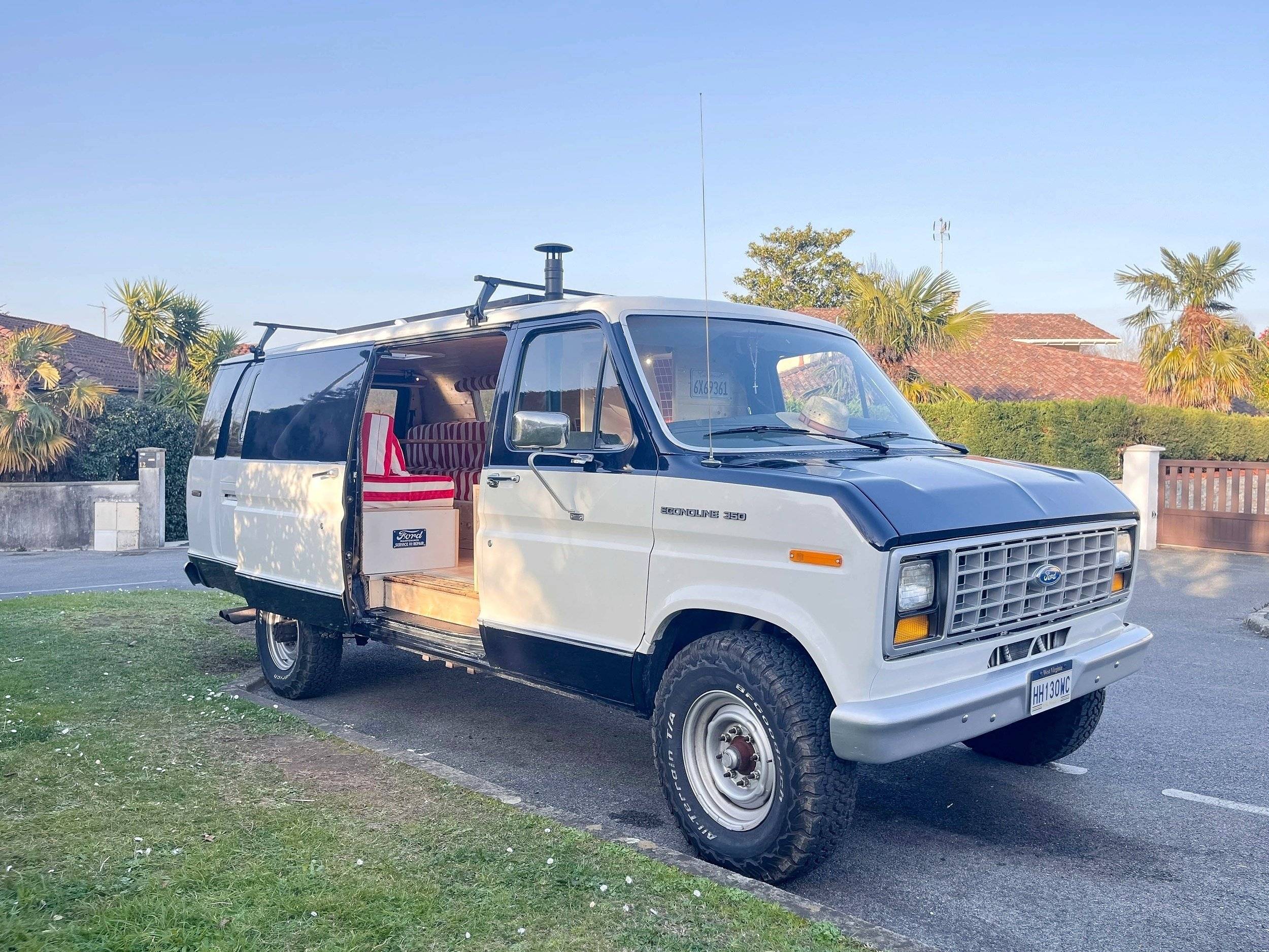 Front view from 3/4 Ford Econoline - Yescapa