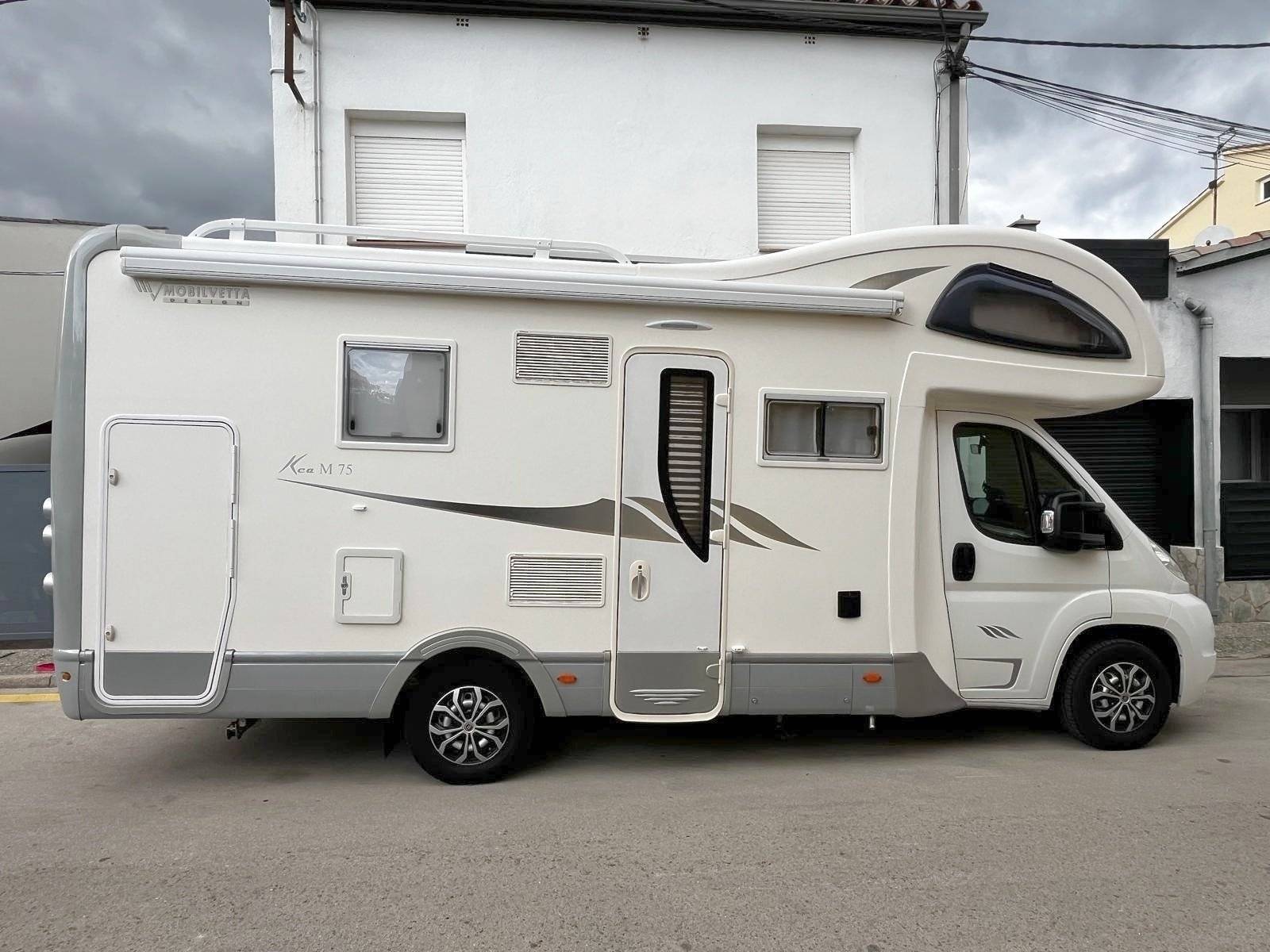 Dining Area Peugeot Peugeot - Yescapa