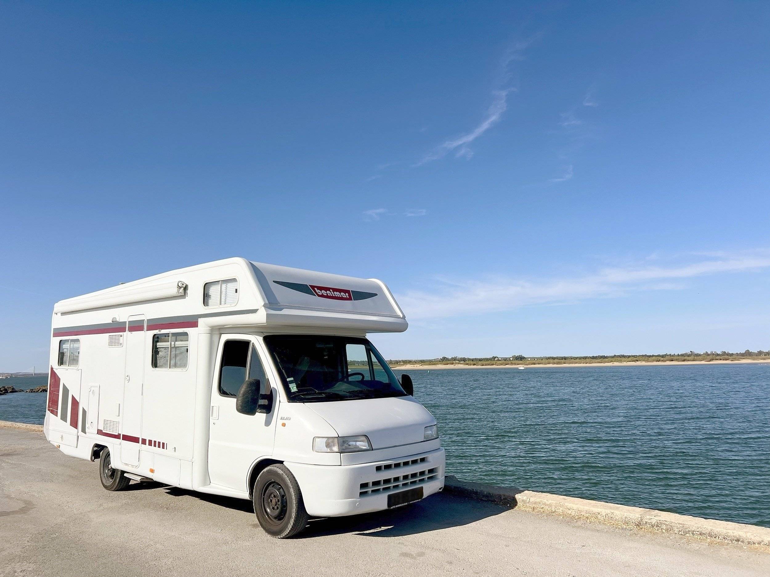 Vista del vehículo ángulo delantero Fiat DUCATO 14 CC JTD - Yescapa